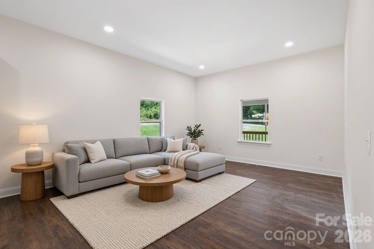 1820 N Hewitt Avenue — Newton