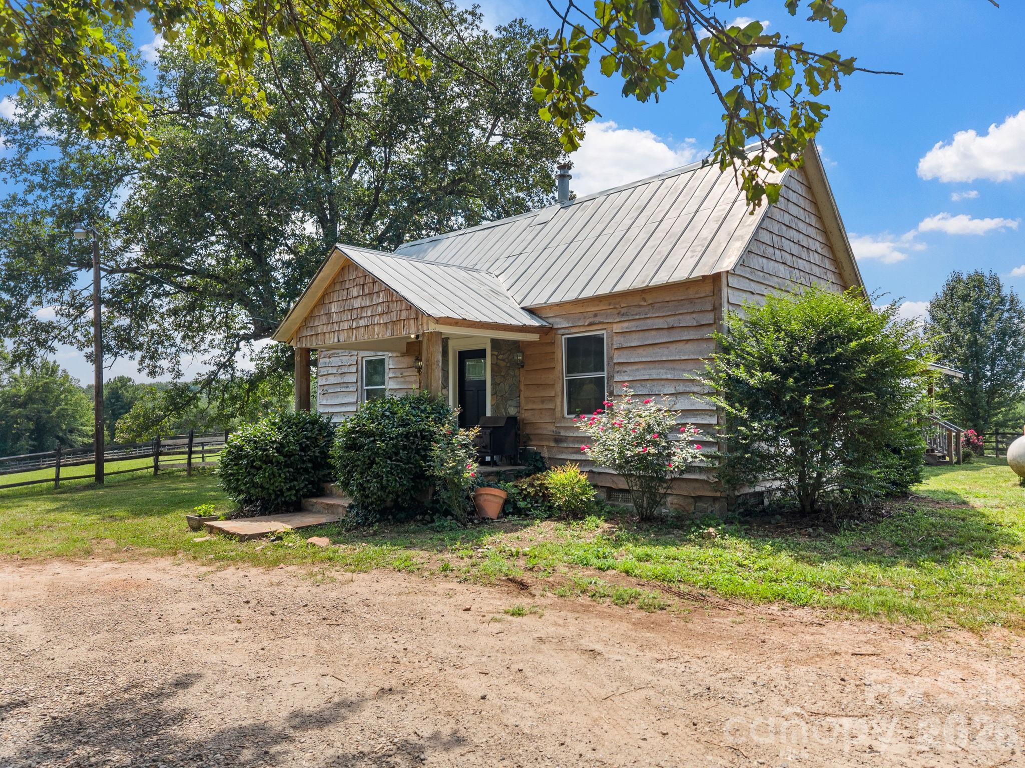 232 Blue Mountain Lane — Tryon
