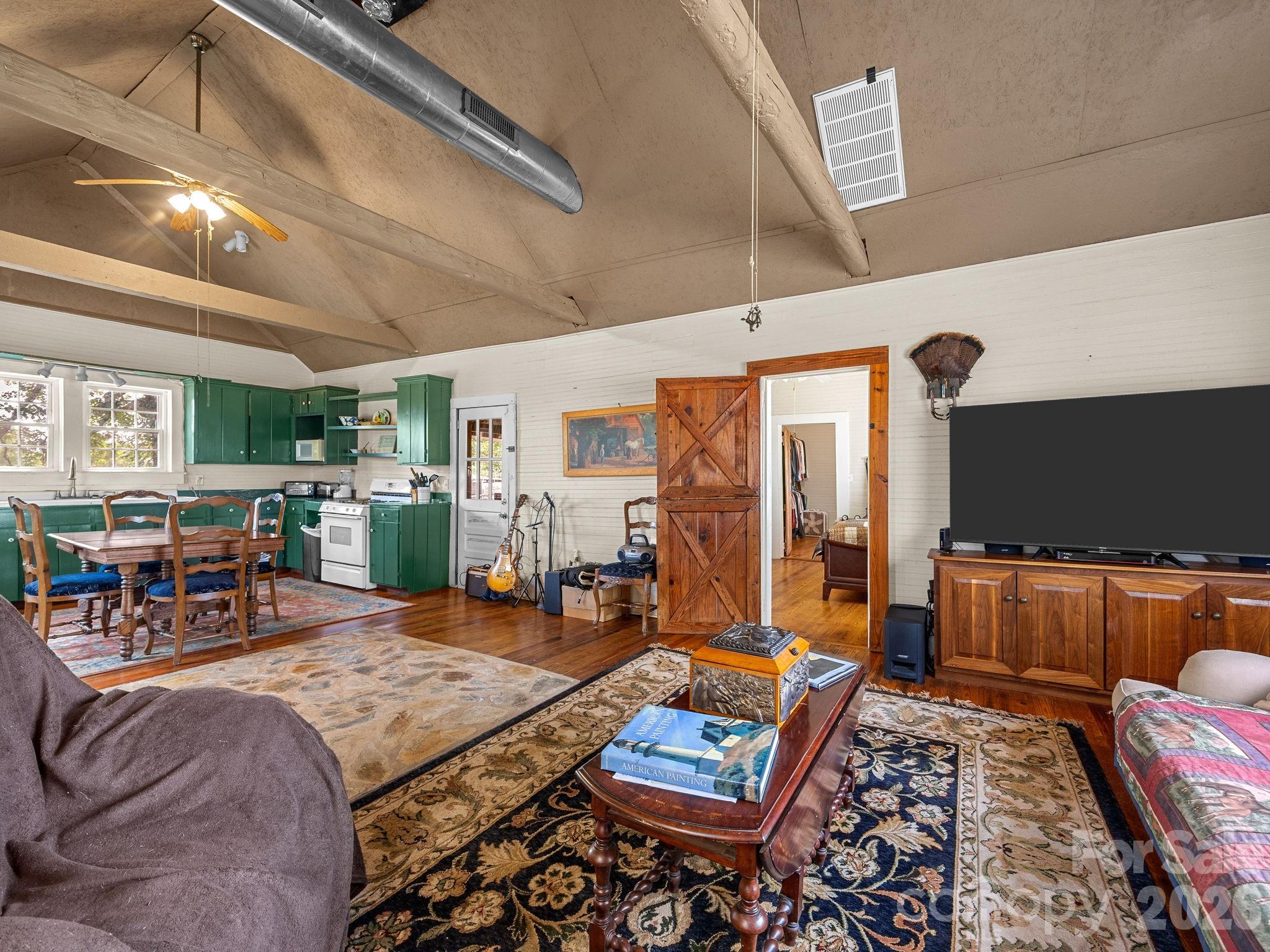 232 Blue Mountain Lane — Tryon
