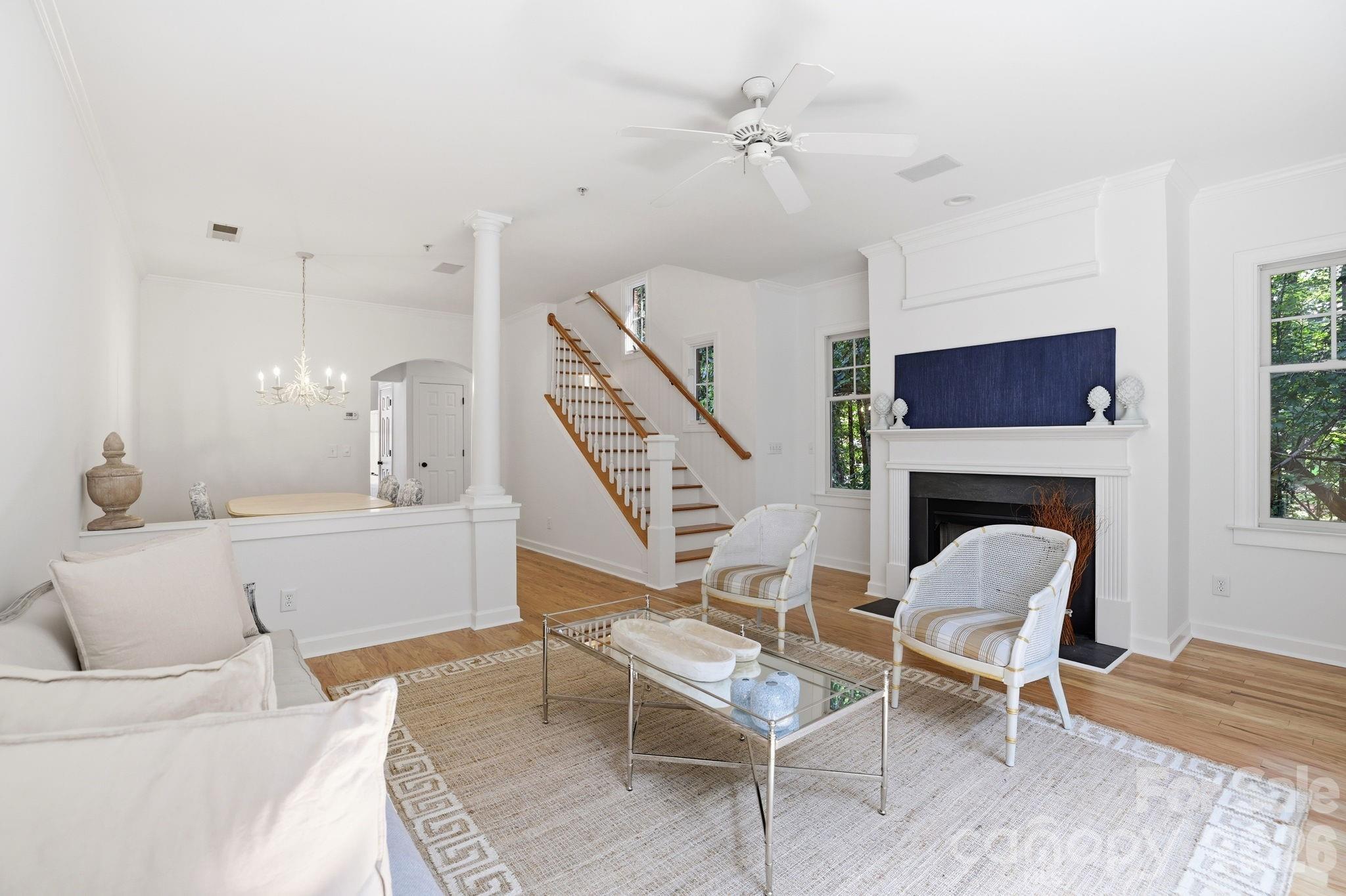 4703 S Hill View Drive — Charlotte