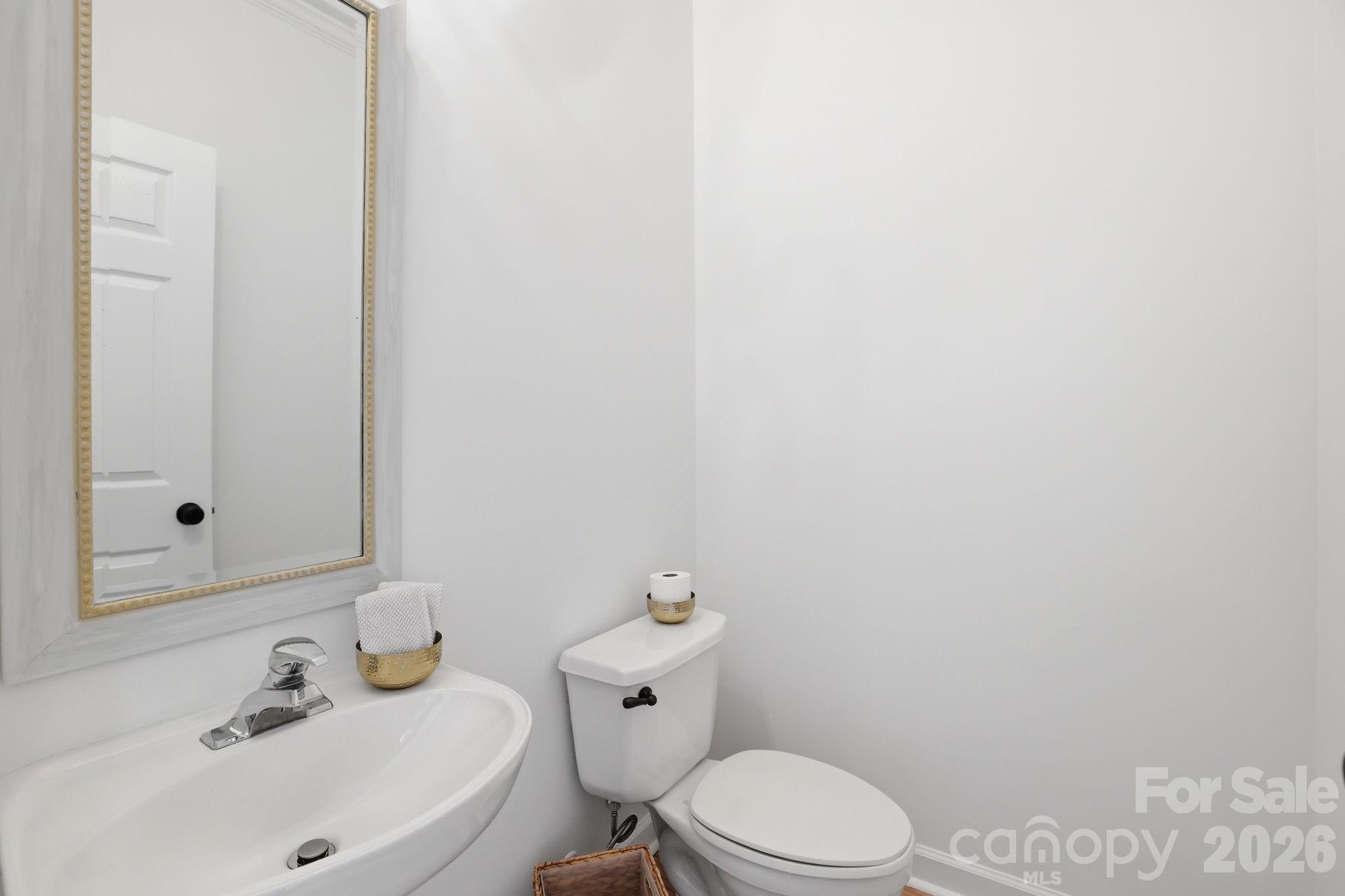 4703 S Hill View Drive — Charlotte