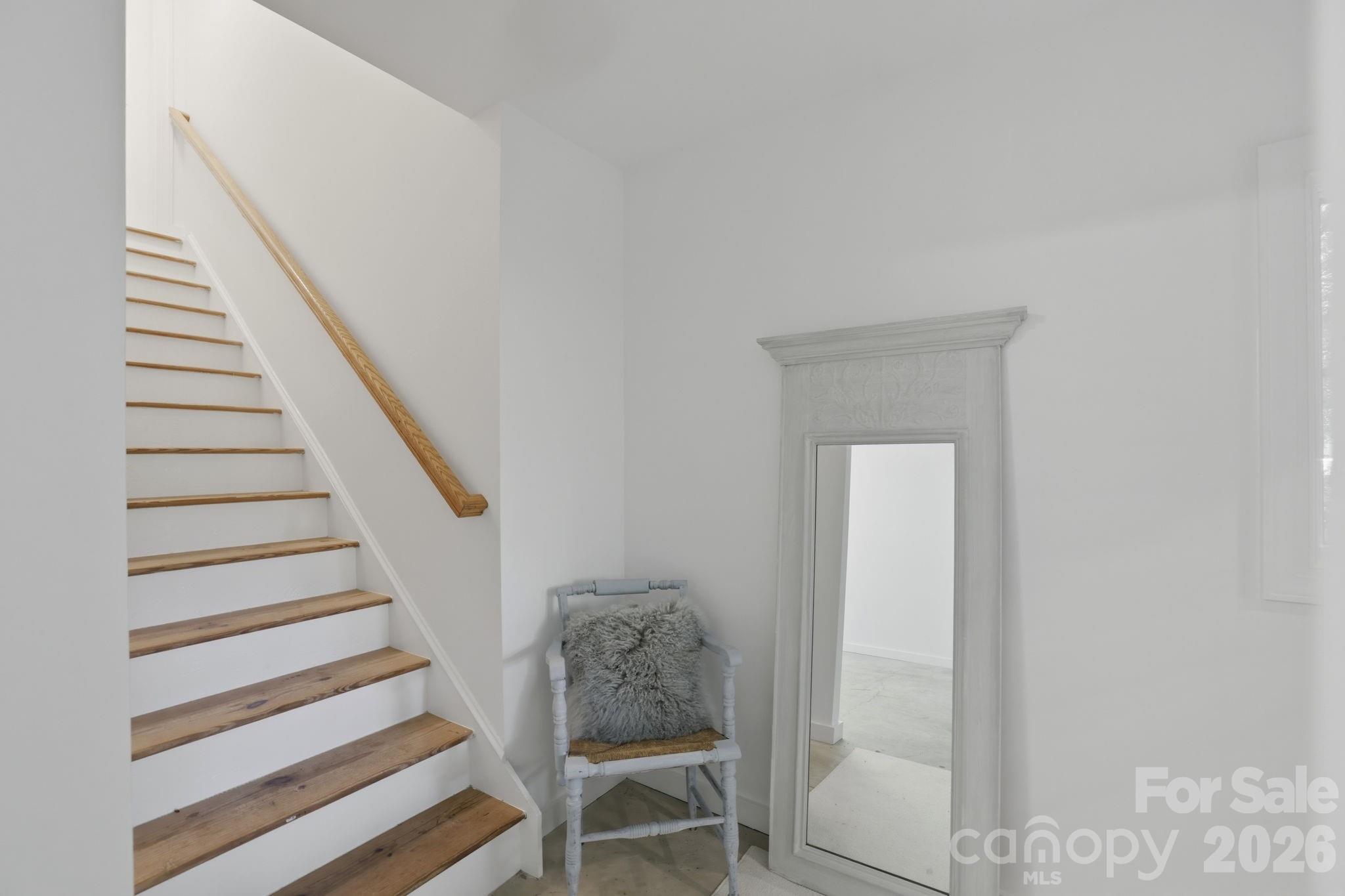 4703 S Hill View Drive — Charlotte