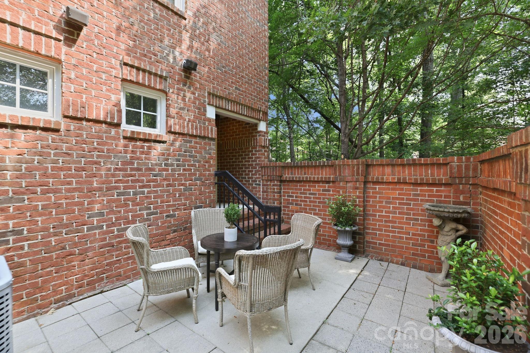 4703 S Hill View Drive — Charlotte