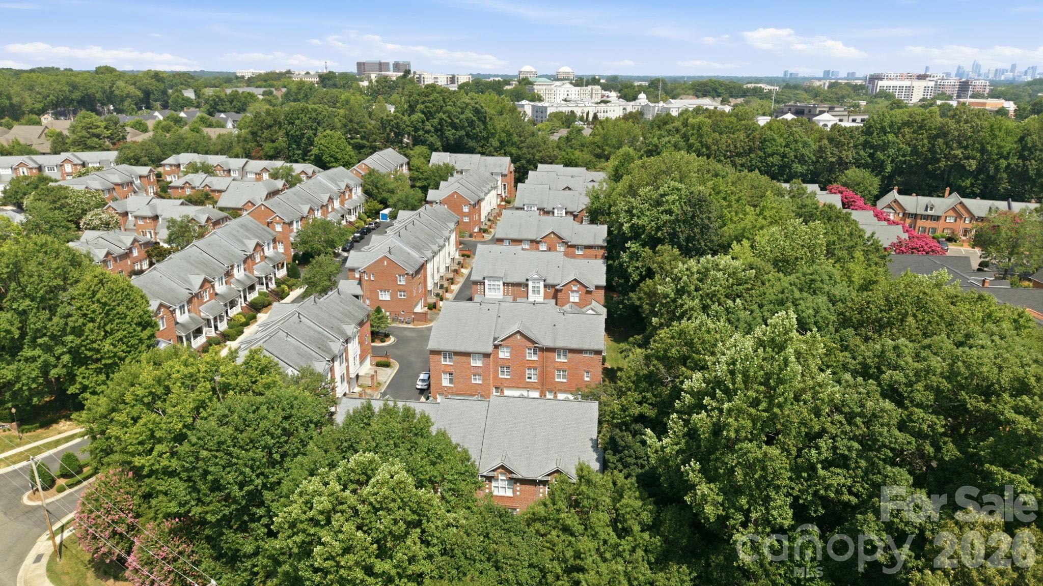 4703 S Hill View Drive — Charlotte