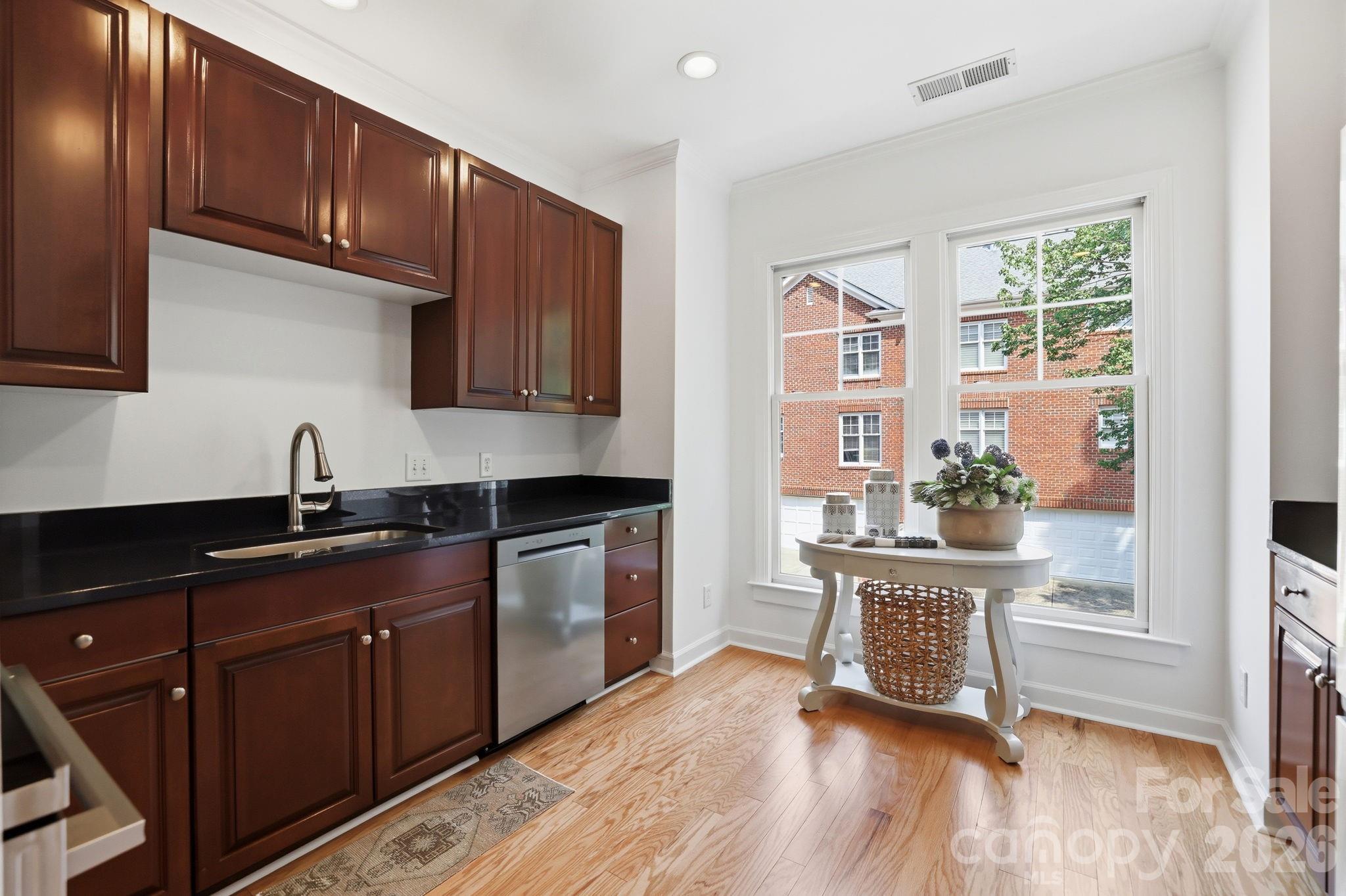 4703 S Hill View Drive — Charlotte