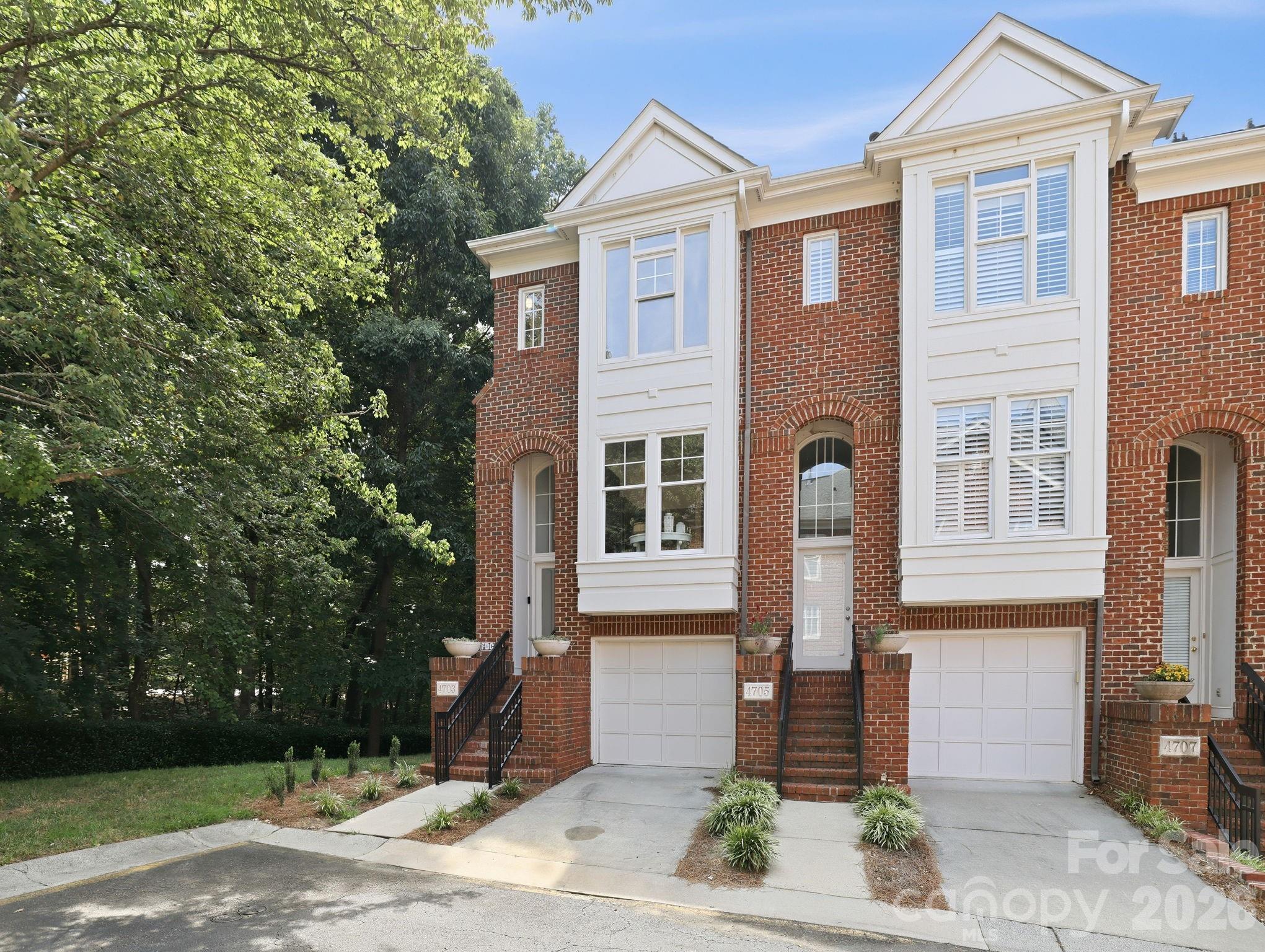4703 S Hill View Drive — Charlotte