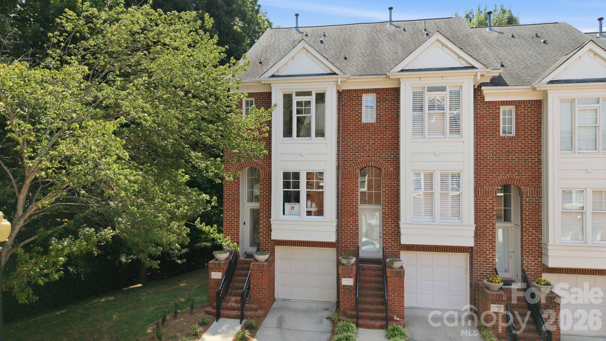 4703 S Hill View Drive — Charlotte