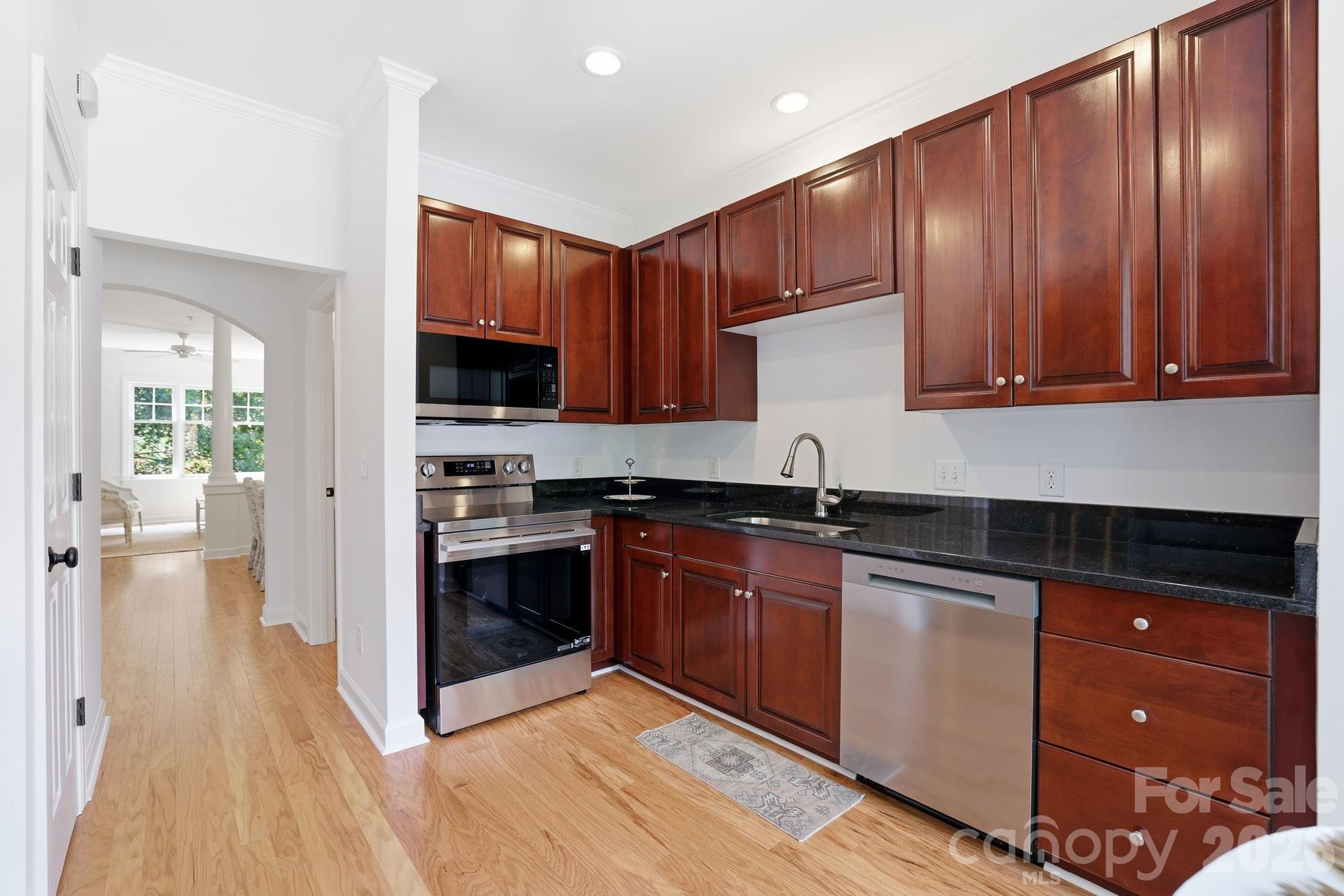 4703 S Hill View Drive — Charlotte