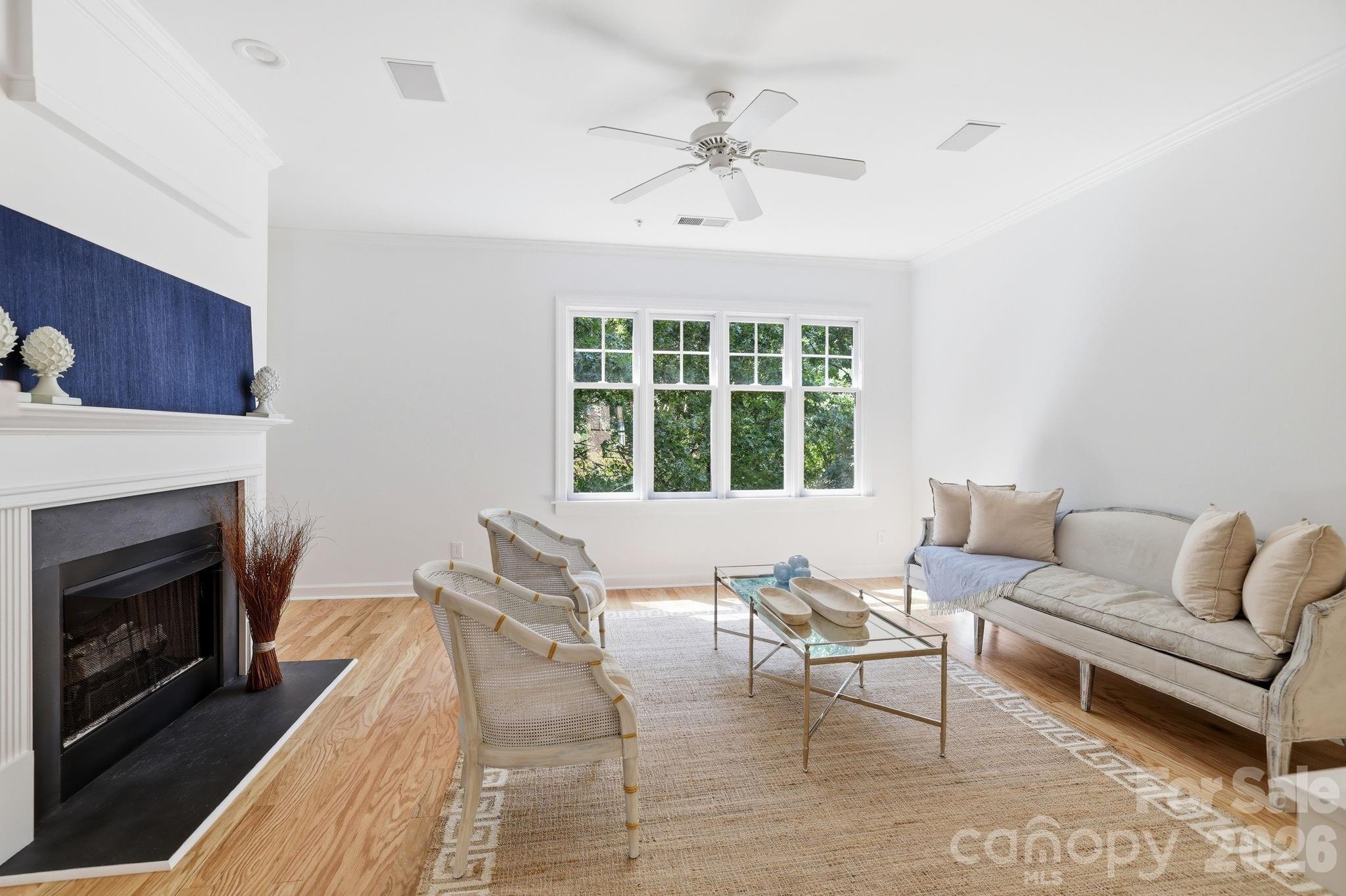 4703 S Hill View Drive — Charlotte