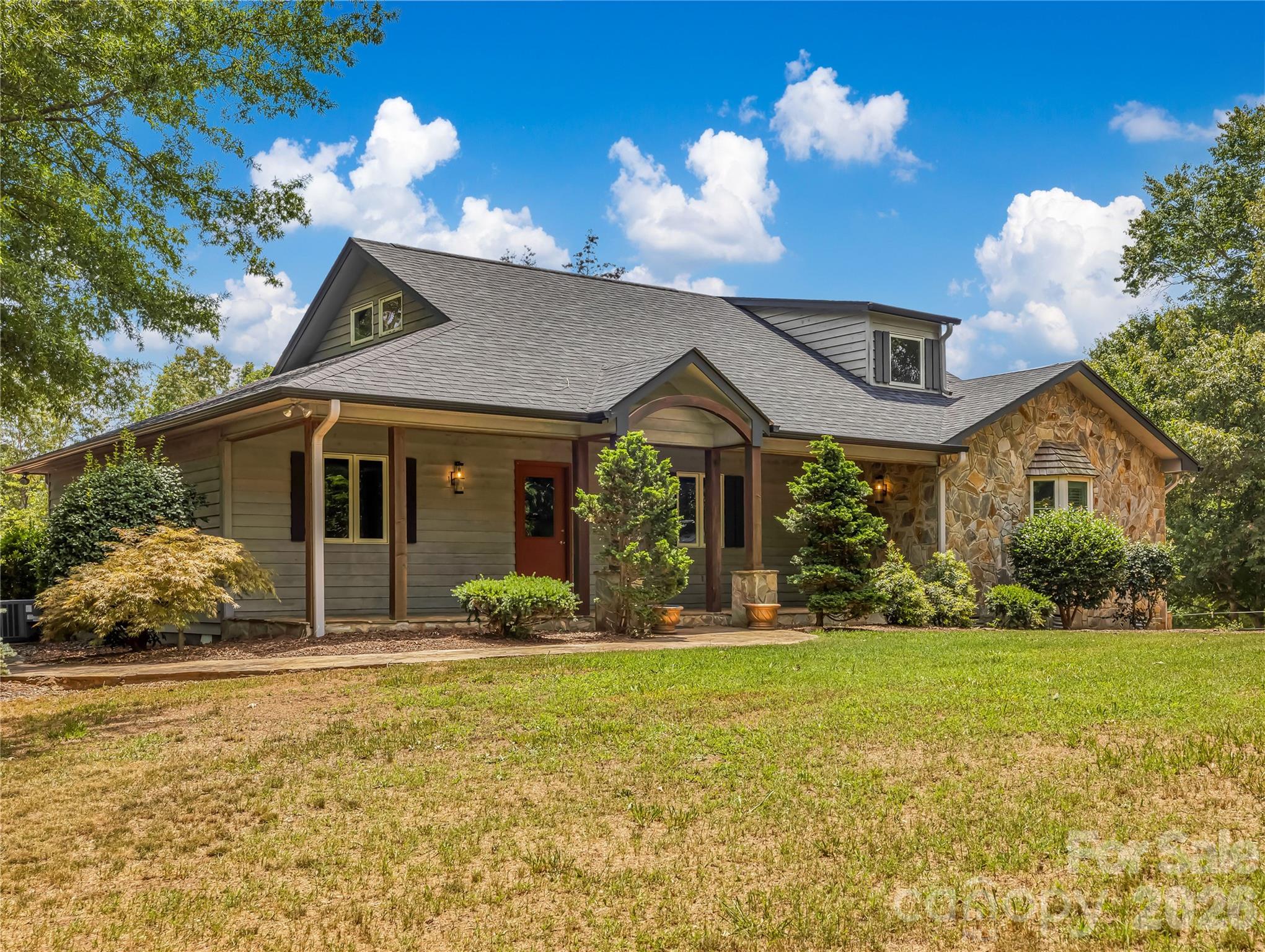 711 Meadow Crest Road — Tryon