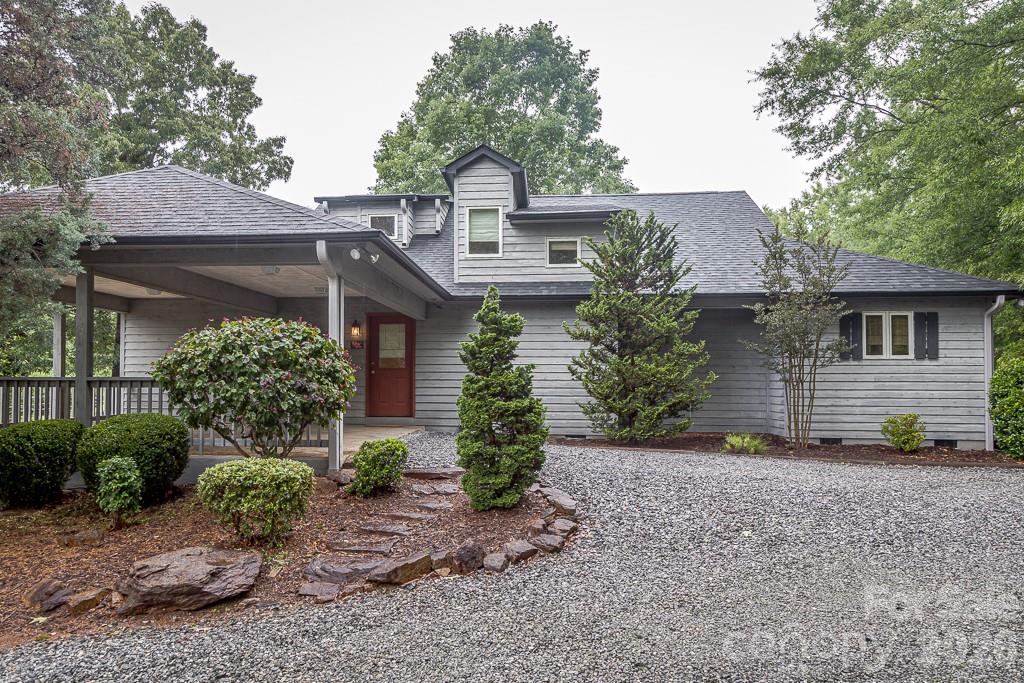 711 Meadow Crest Road — Tryon