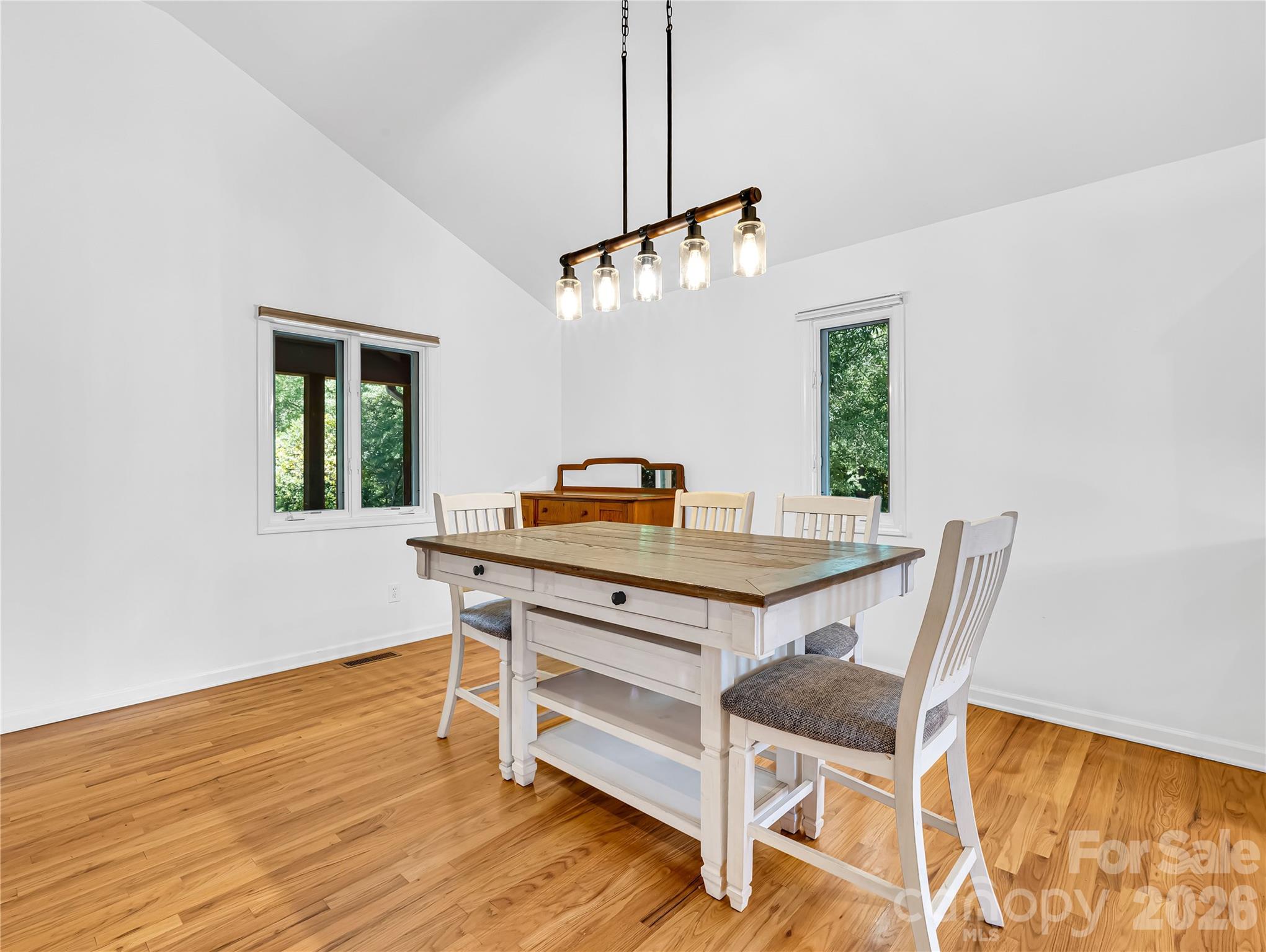 711 Meadow Crest Road — Tryon