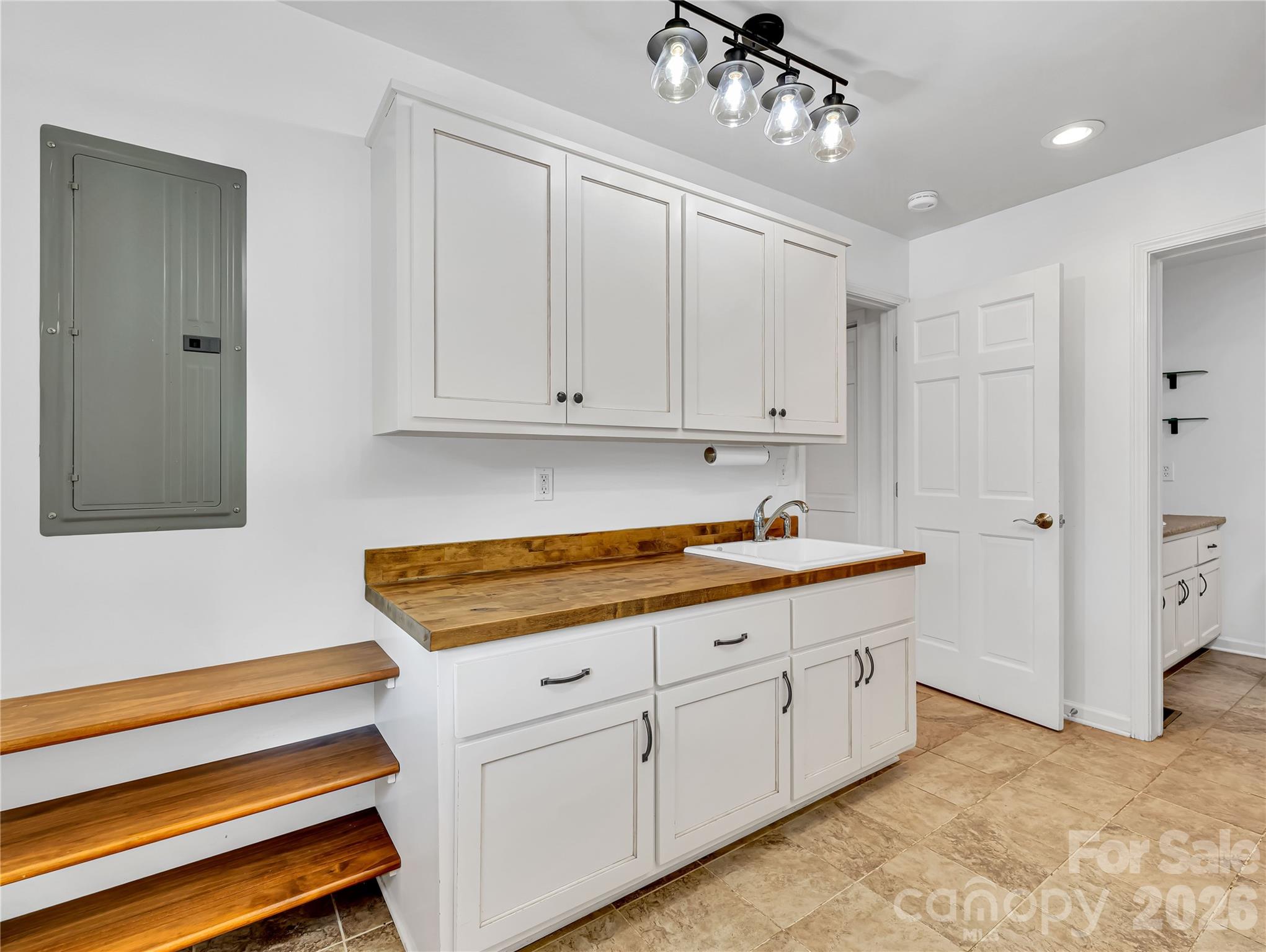 711 Meadow Crest Road — Tryon