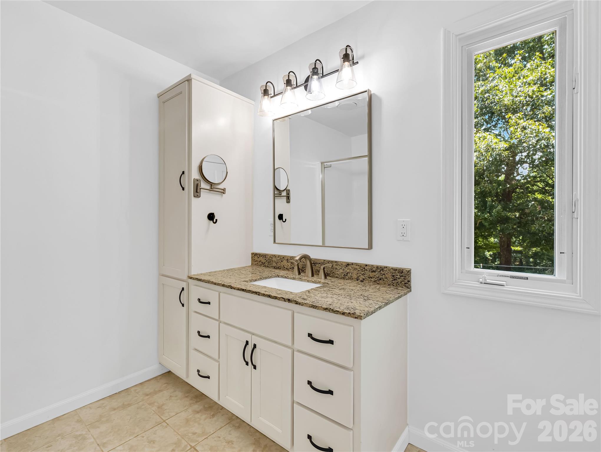 711 Meadow Crest Road — Tryon