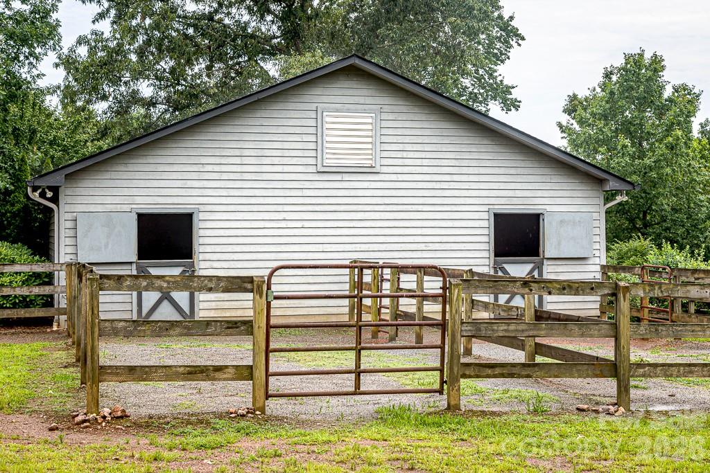 711 Meadow Crest Road — Tryon