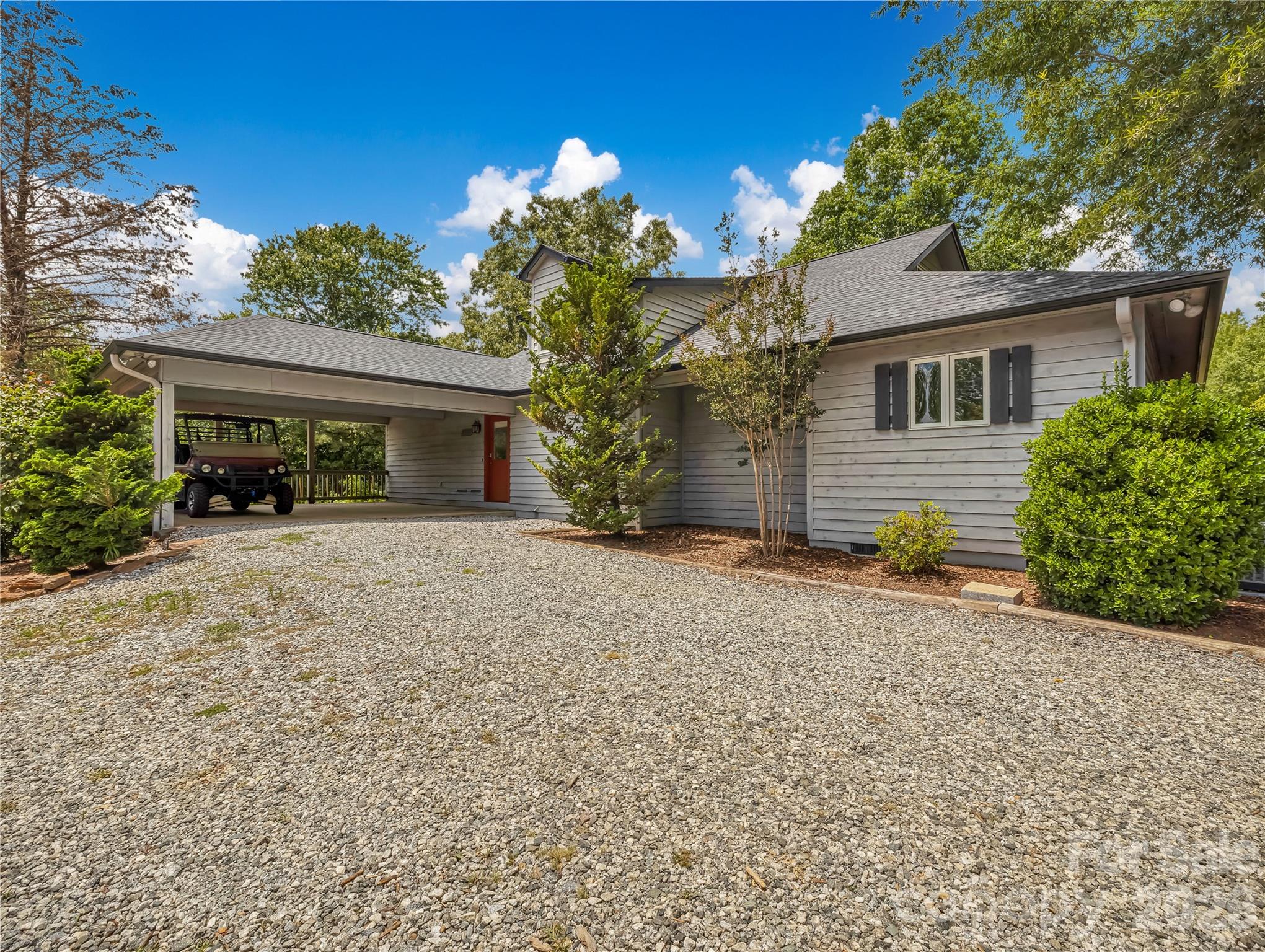 711 Meadow Crest Road — Tryon