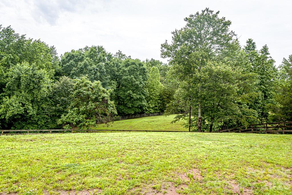 711 Meadow Crest Road — Tryon