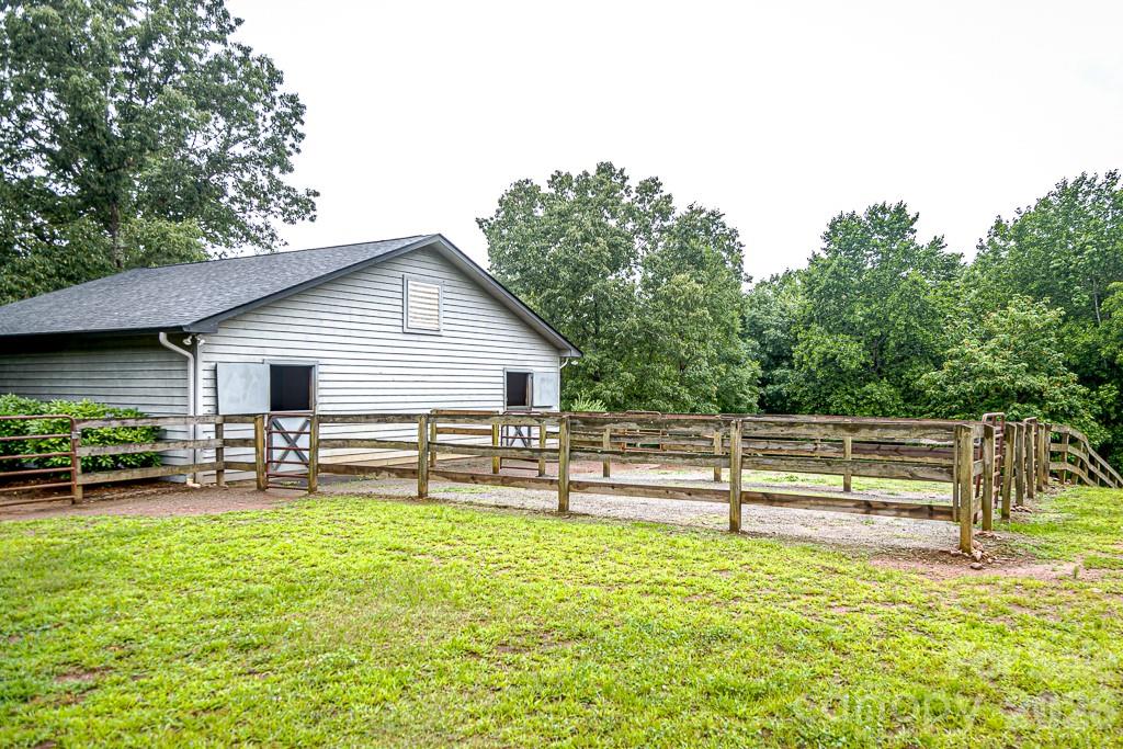 711 Meadow Crest Road — Tryon