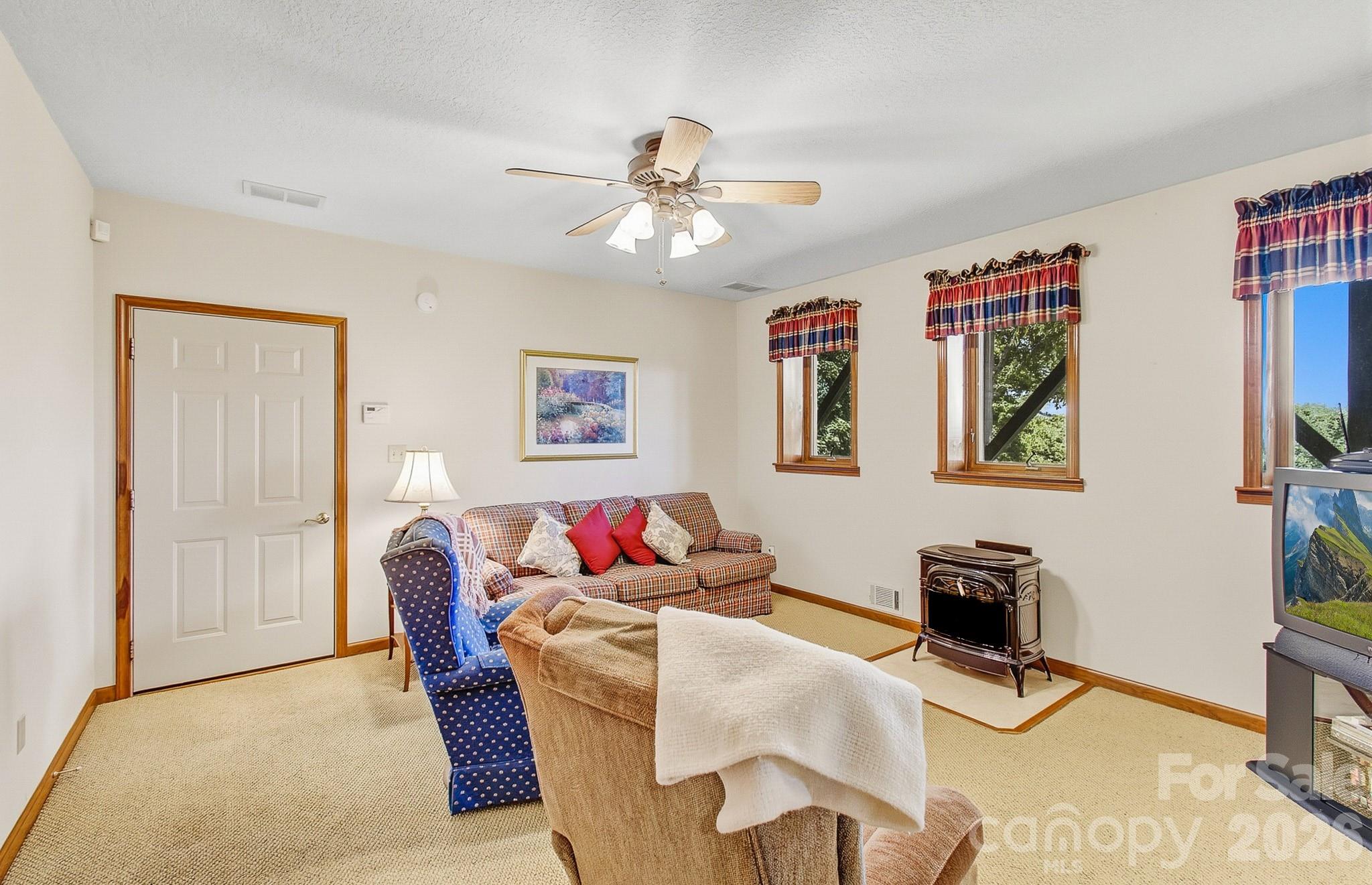112 Windy Gap Road — Asheville