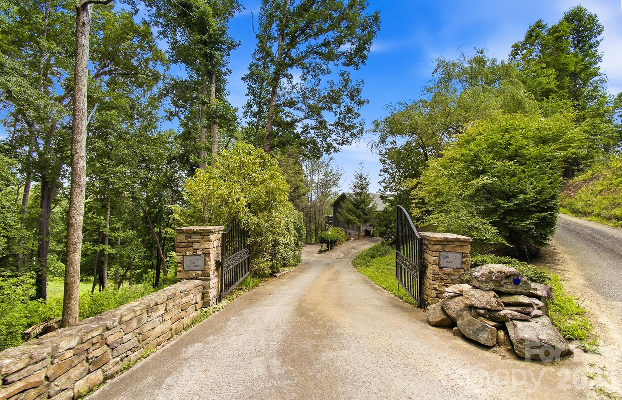 112 Windy Gap Road — Asheville