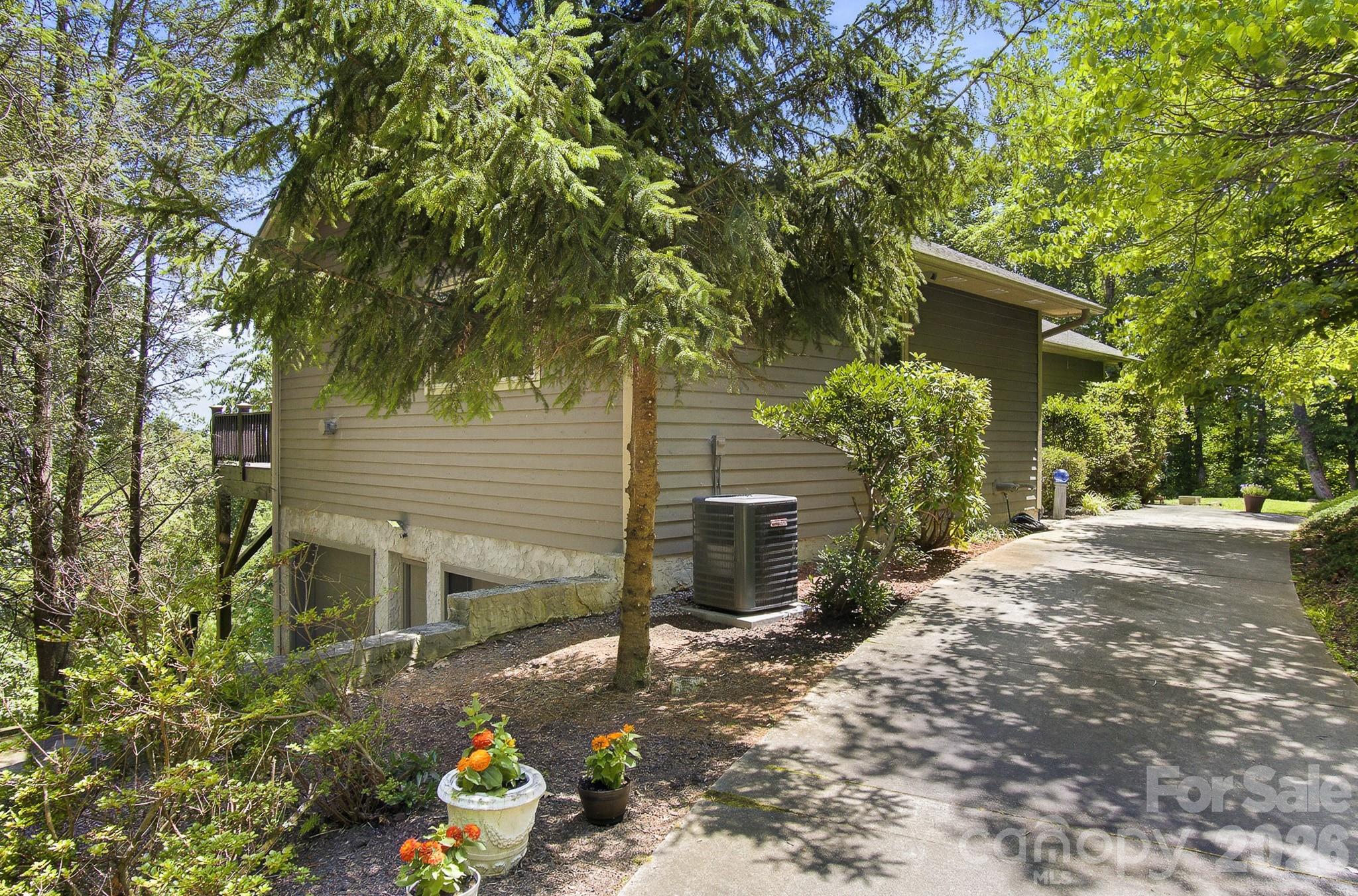 112 Windy Gap Road — Asheville