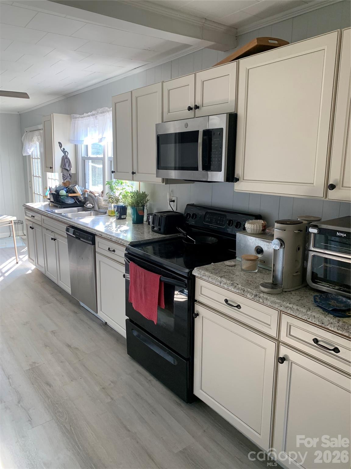 3300 Sheely Road — Lenoir