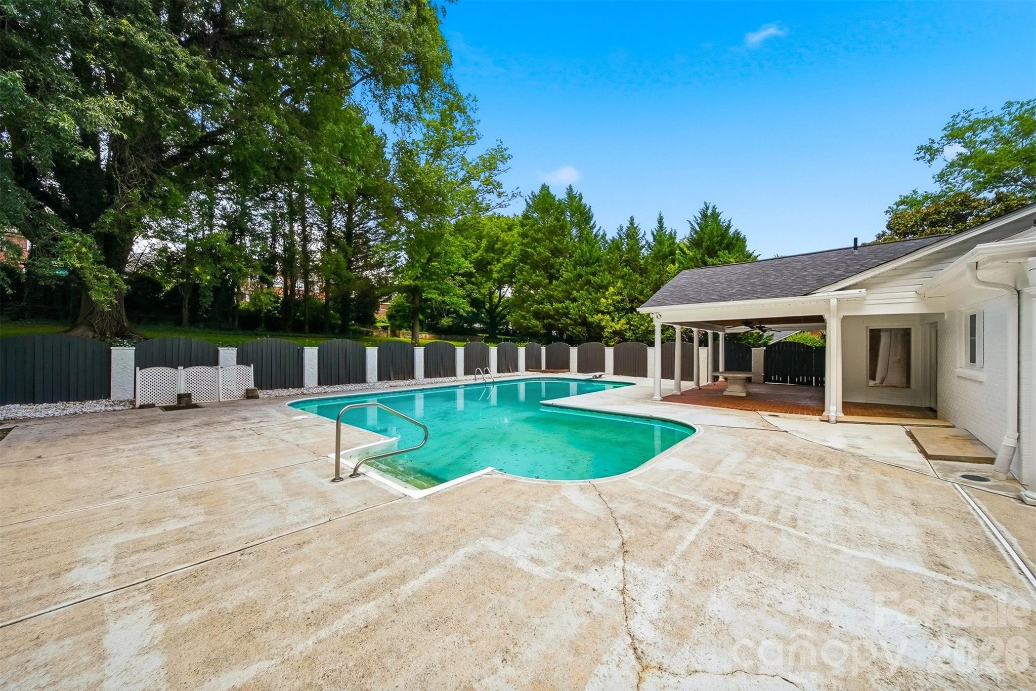 521 5th Street NW — Hickory