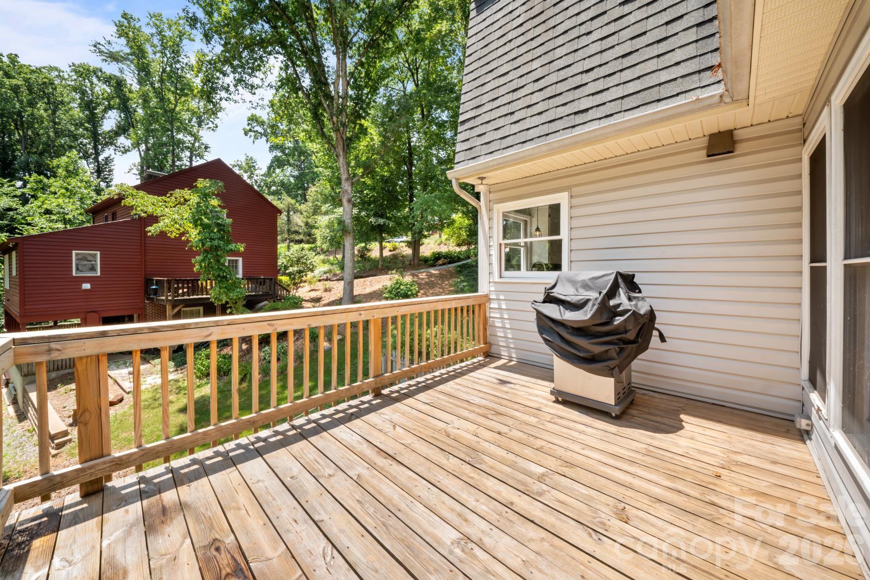 112 Wedgewood Drive — Morganton