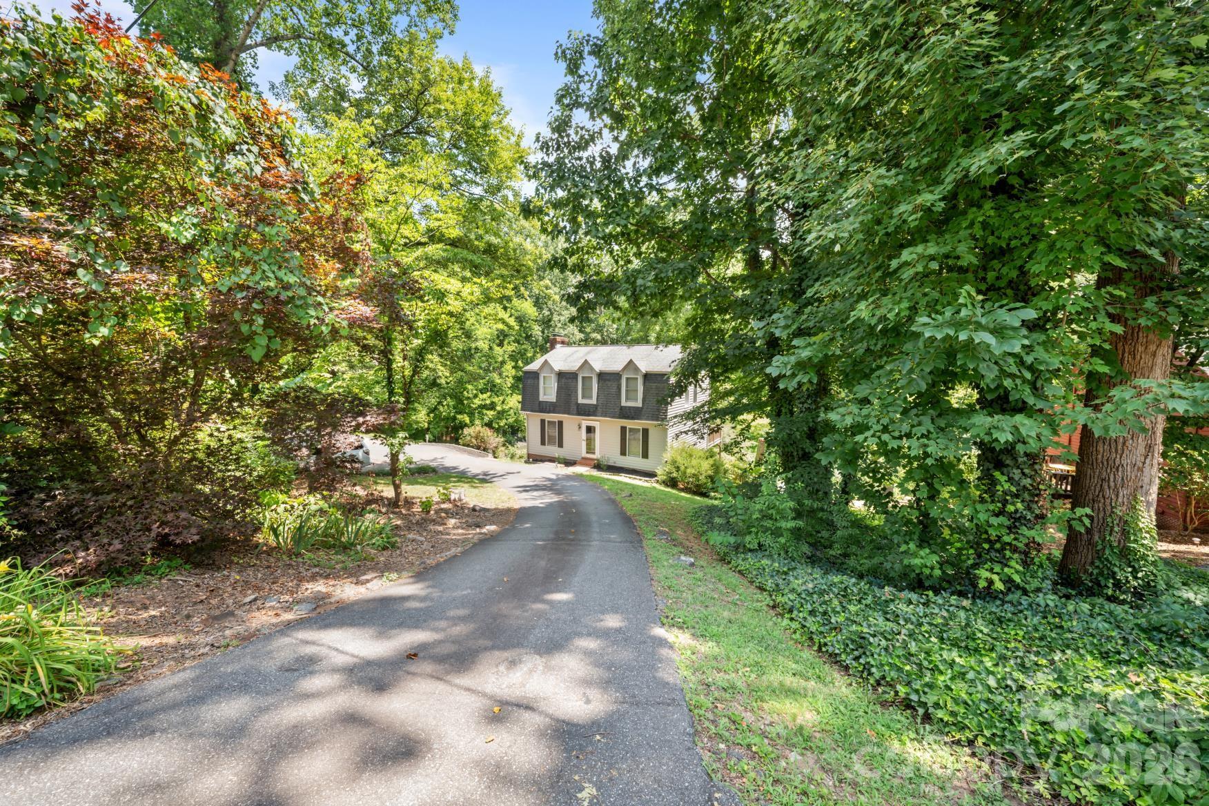 112 Wedgewood Drive — Morganton