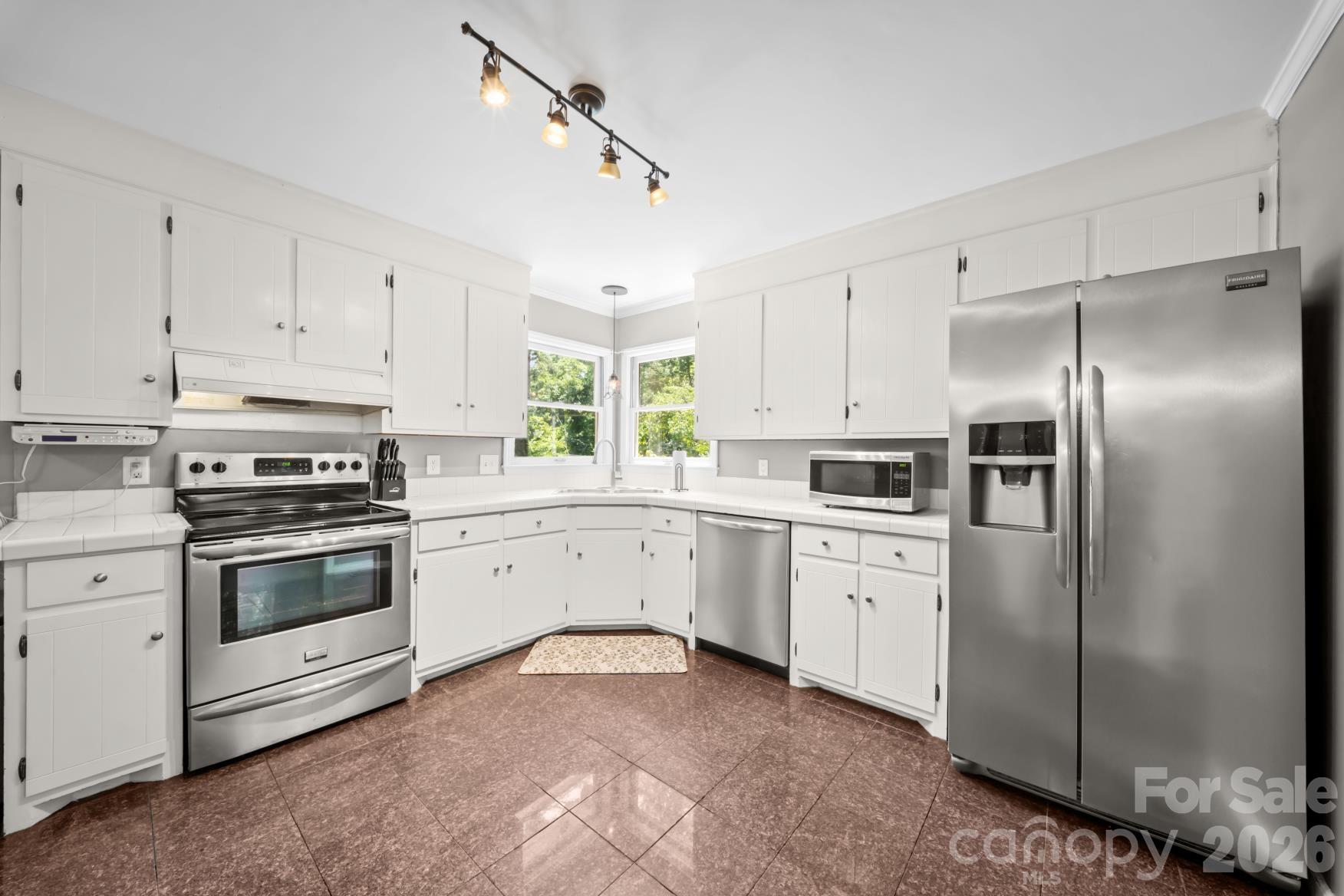 112 Wedgewood Drive — Morganton