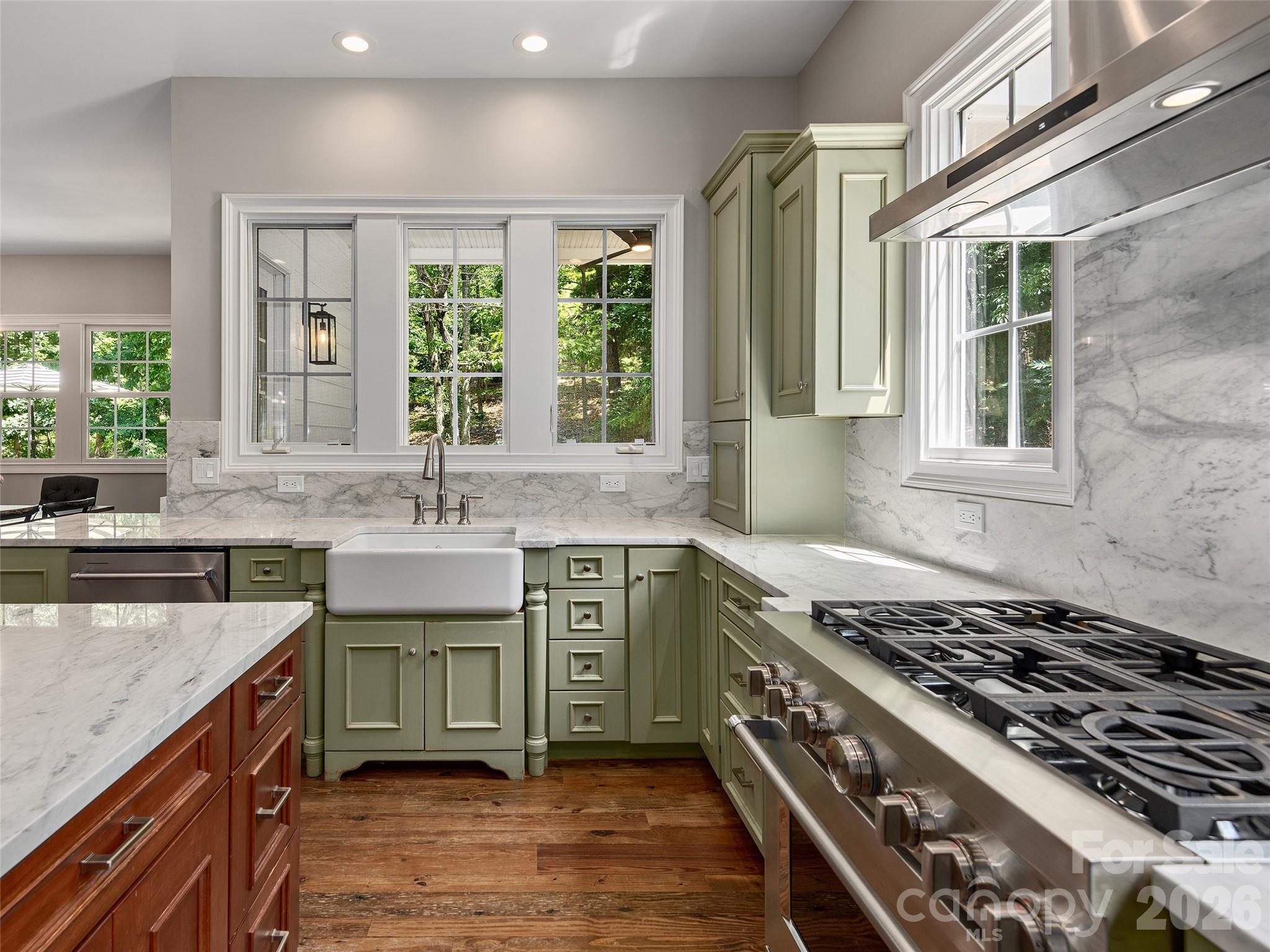 1910 Bearberry Lane — Asheville