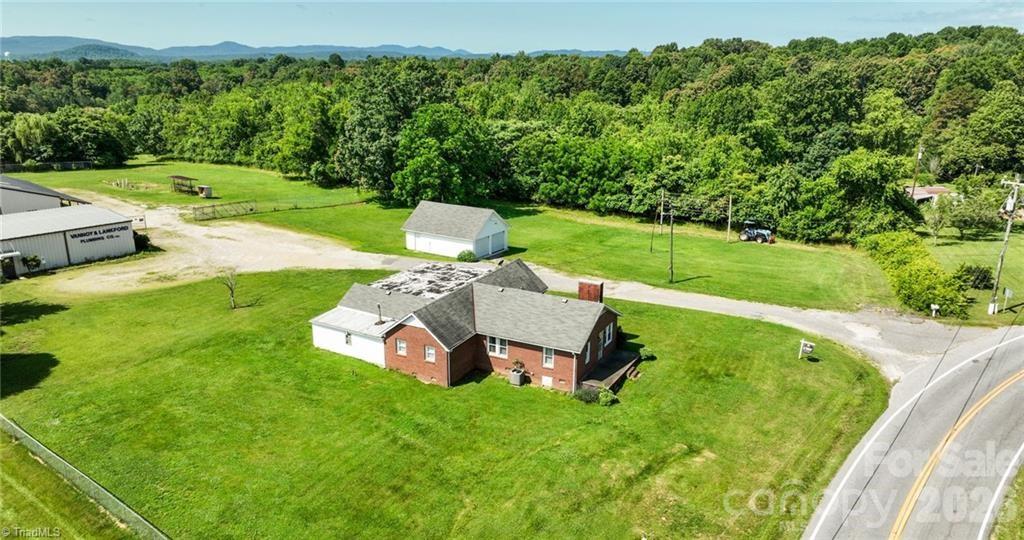 820 Suncrest Orchard Road — North Wilkesboro