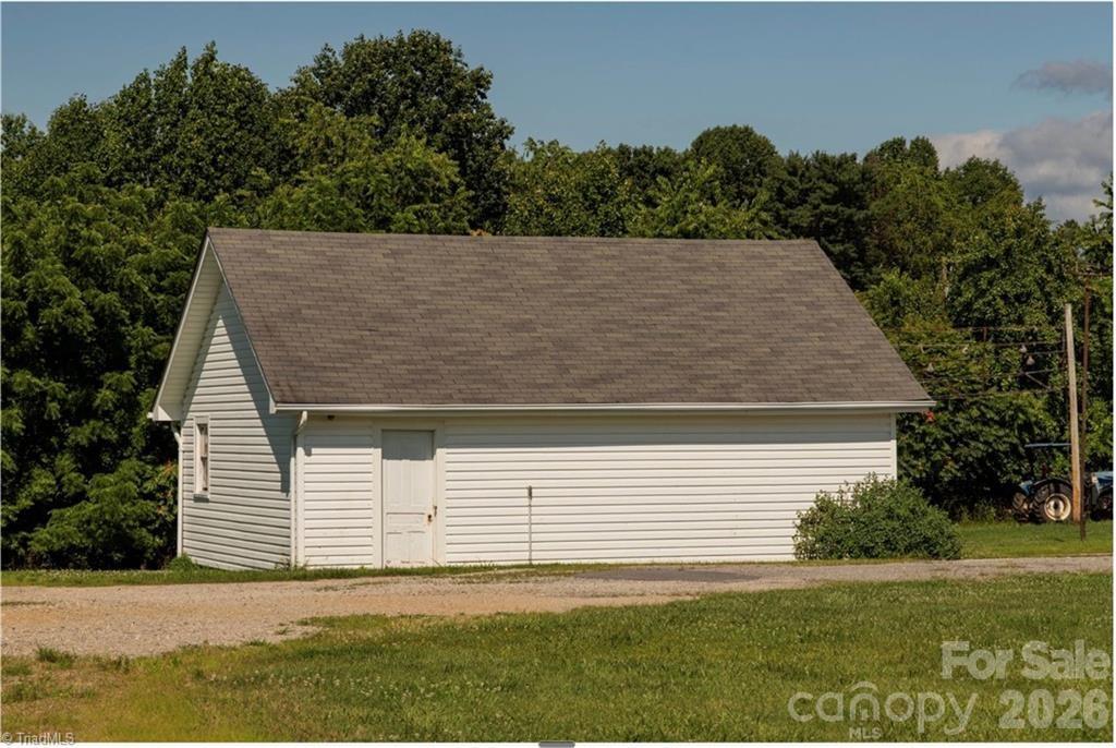 820 Suncrest Orchard Road — North Wilkesboro