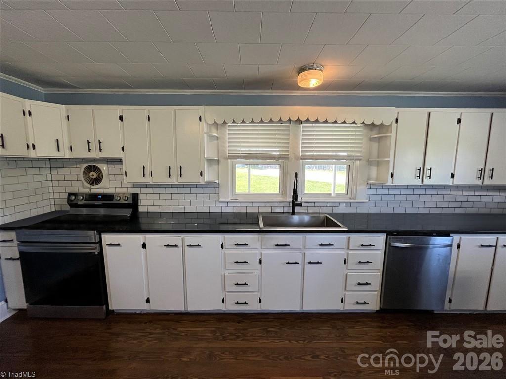 820 Suncrest Orchard Road — North Wilkesboro