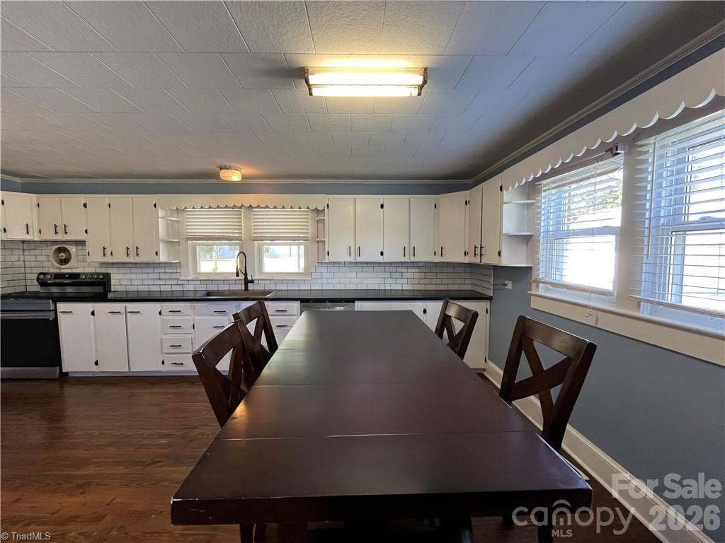 820 Suncrest Orchard Road — North Wilkesboro
