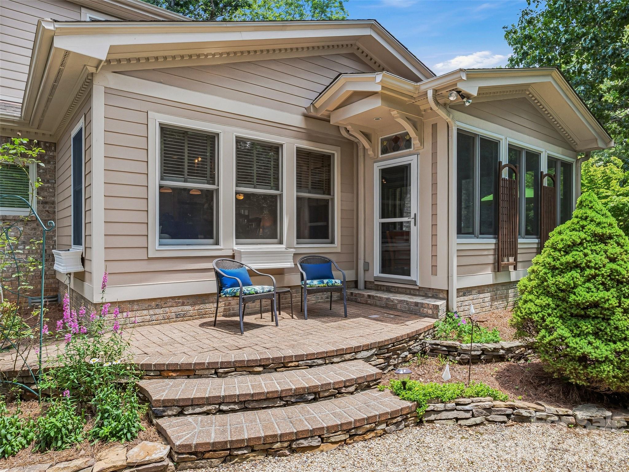1005 Windsor Drive — Asheville