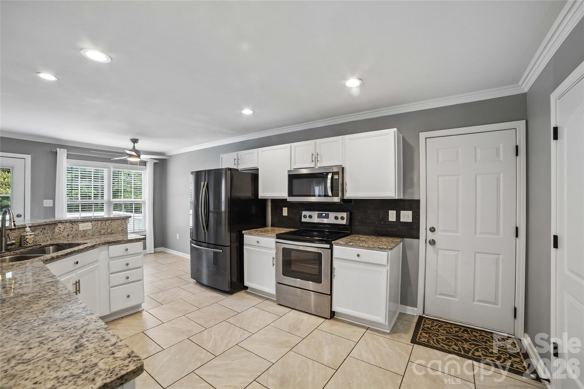 3552 Navajo Drive — Maiden