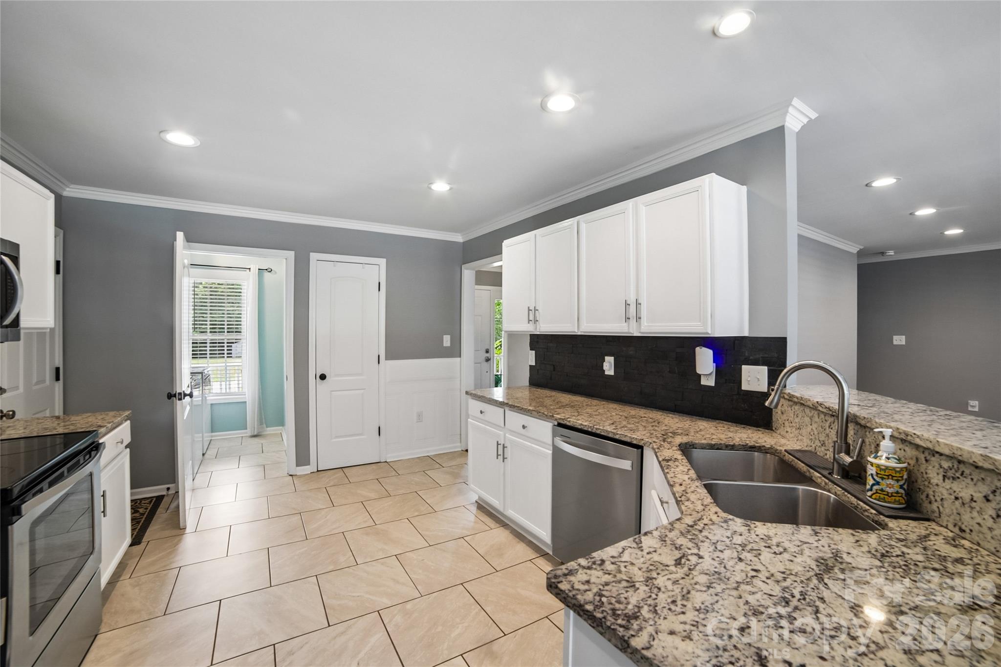 3552 Navajo Drive — Maiden