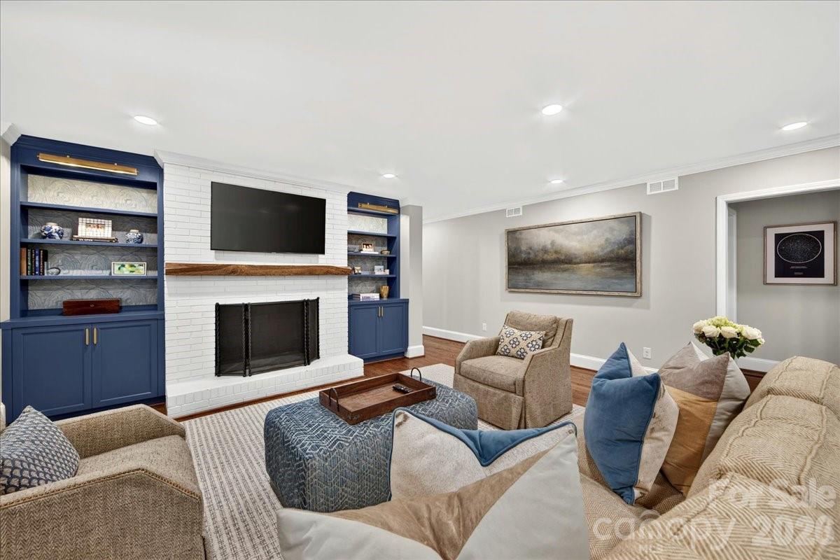 550 Manning Drive — Charlotte