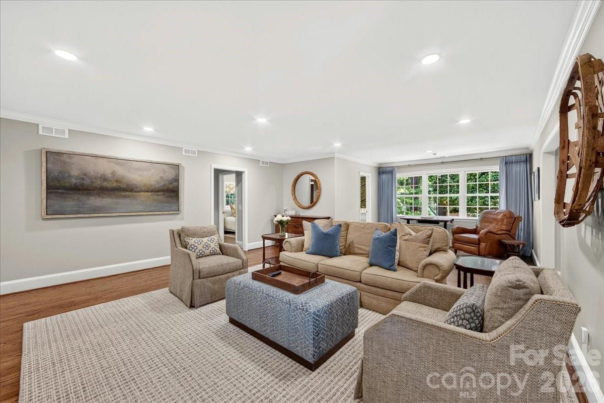 550 Manning Drive — Charlotte