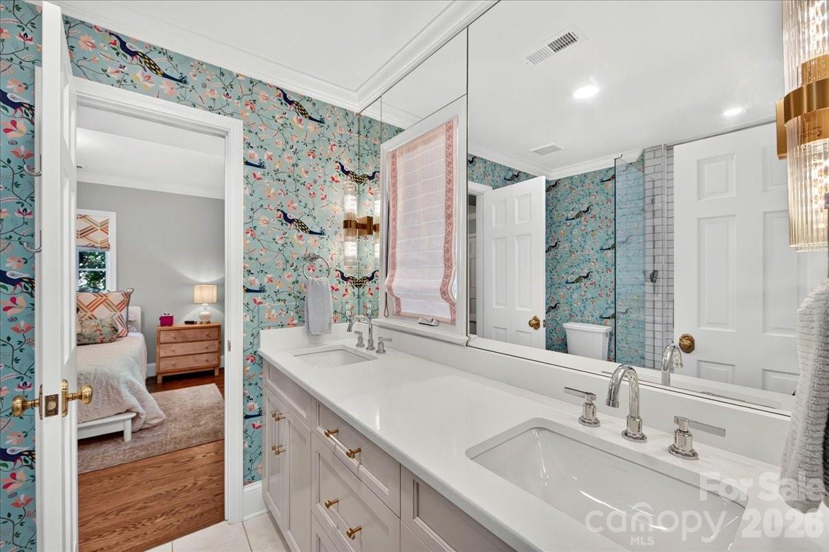 550 Manning Drive — Charlotte