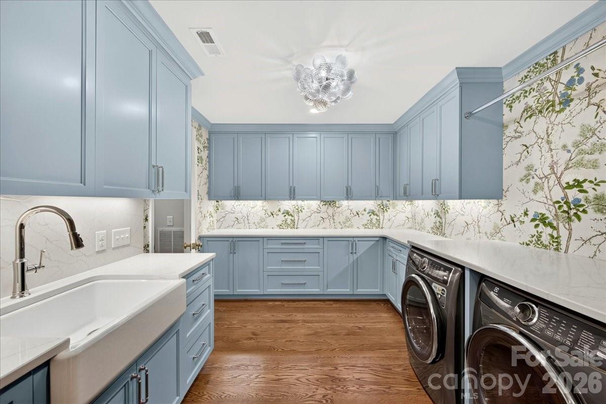 550 Manning Drive — Charlotte