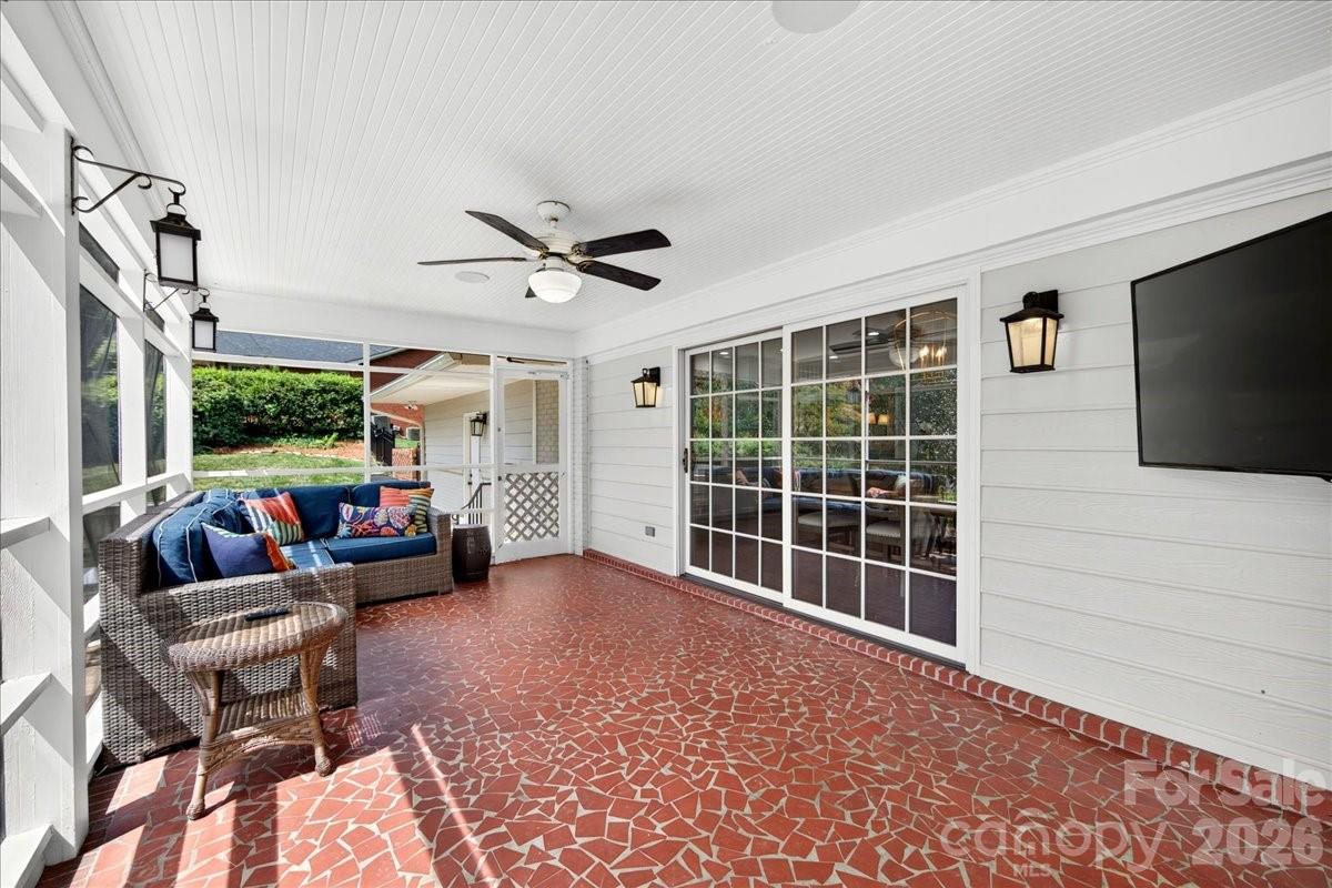 550 Manning Drive — Charlotte