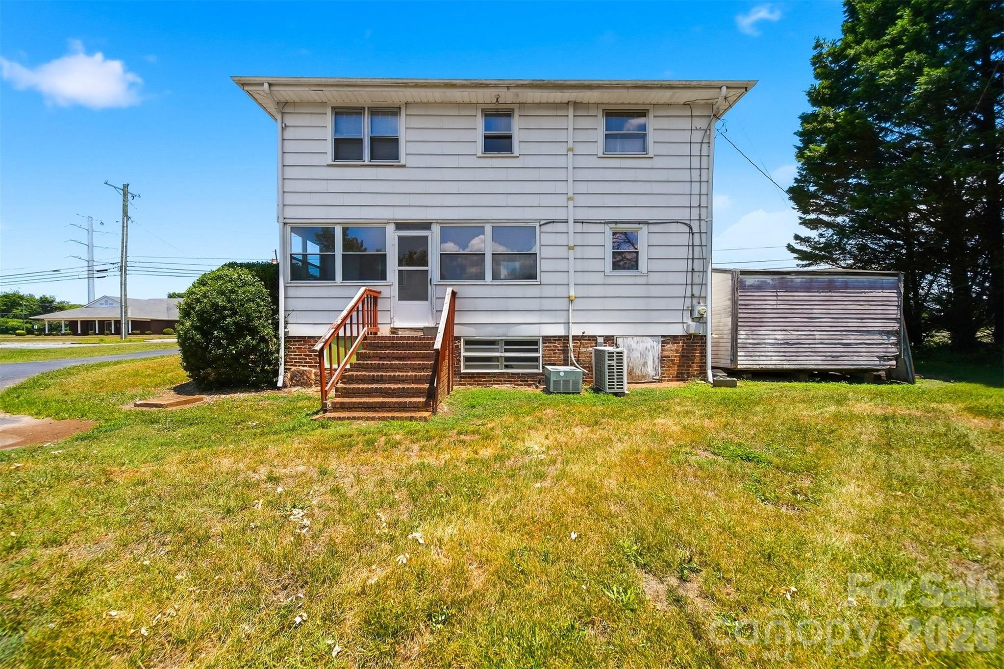 592 Main Street — Hudson