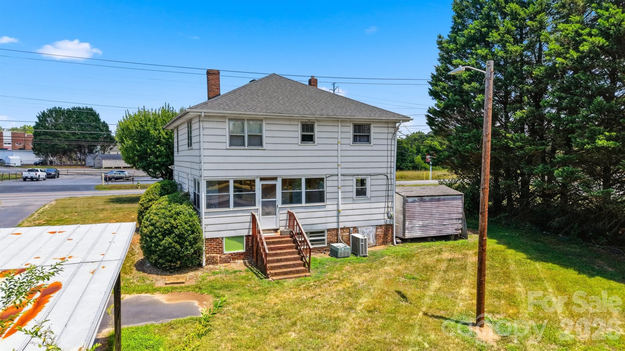 592 Main Street — Hudson