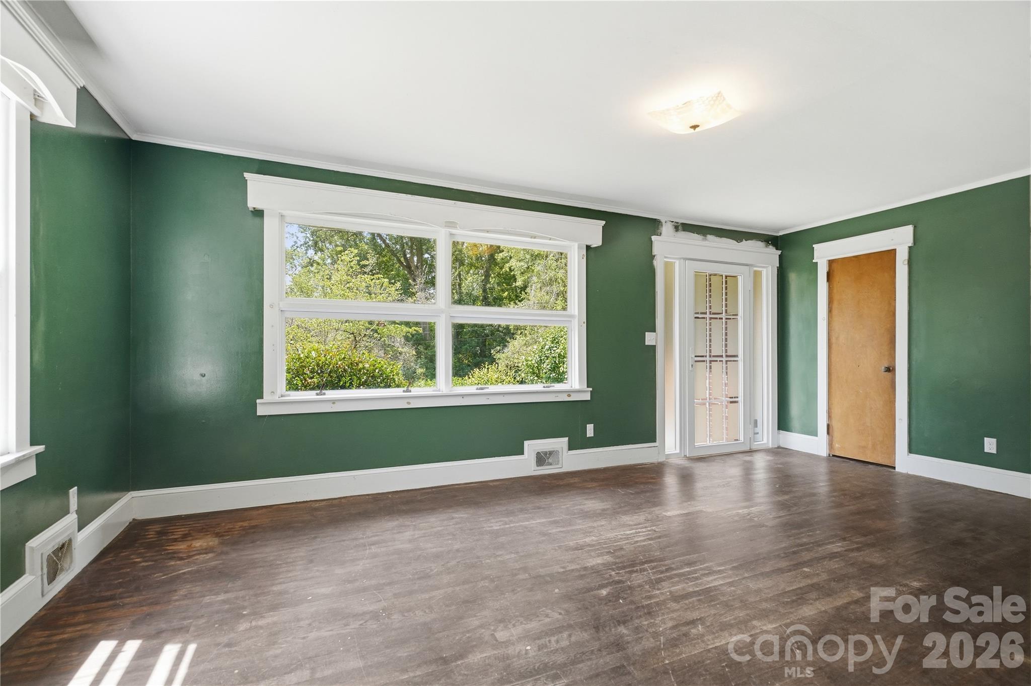307 Dutchman Avenue — Mount Holly