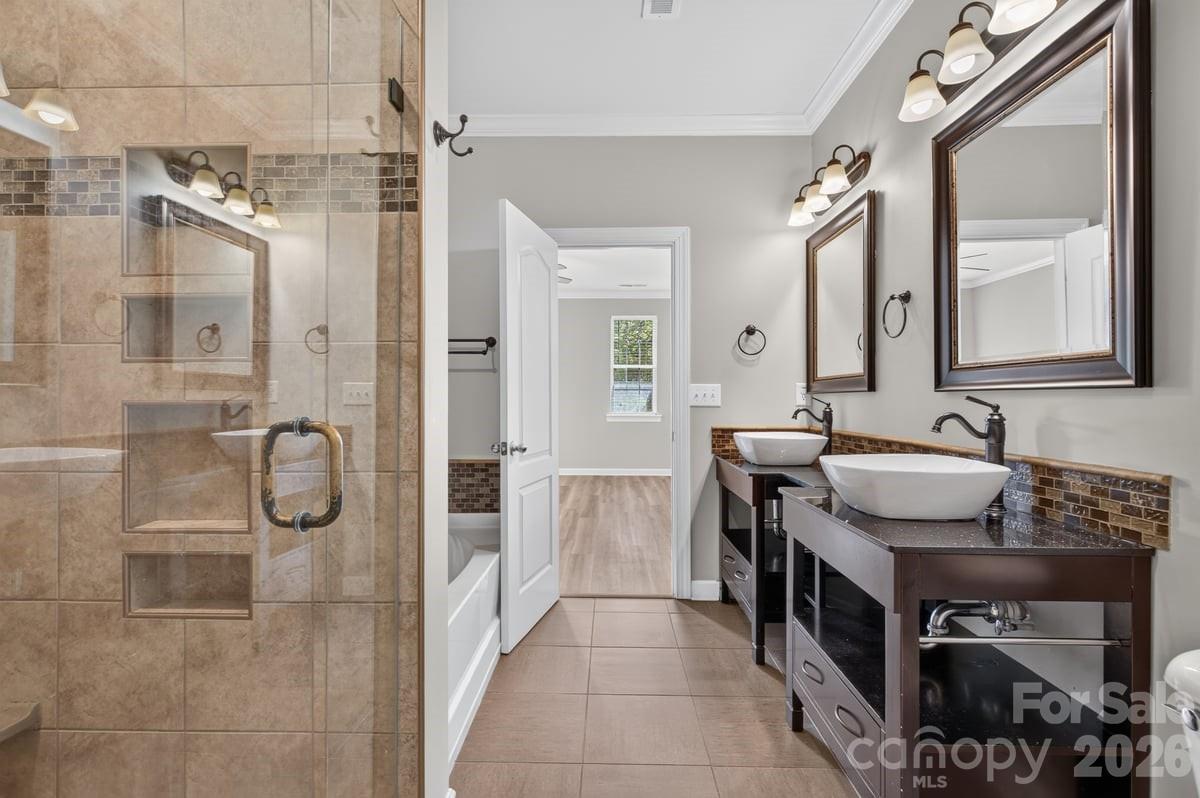 12036 Red Rust Lane — Charlotte