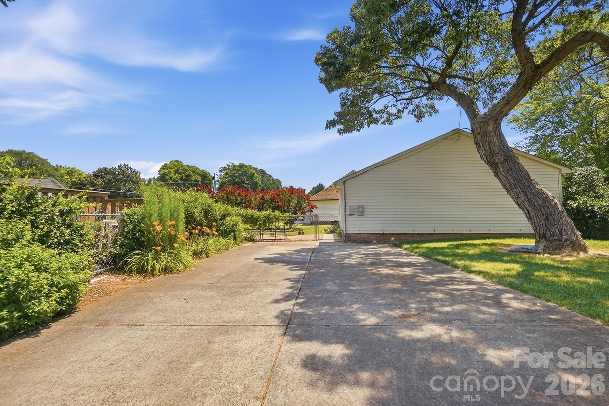 2101 Palm Lane — Belmont