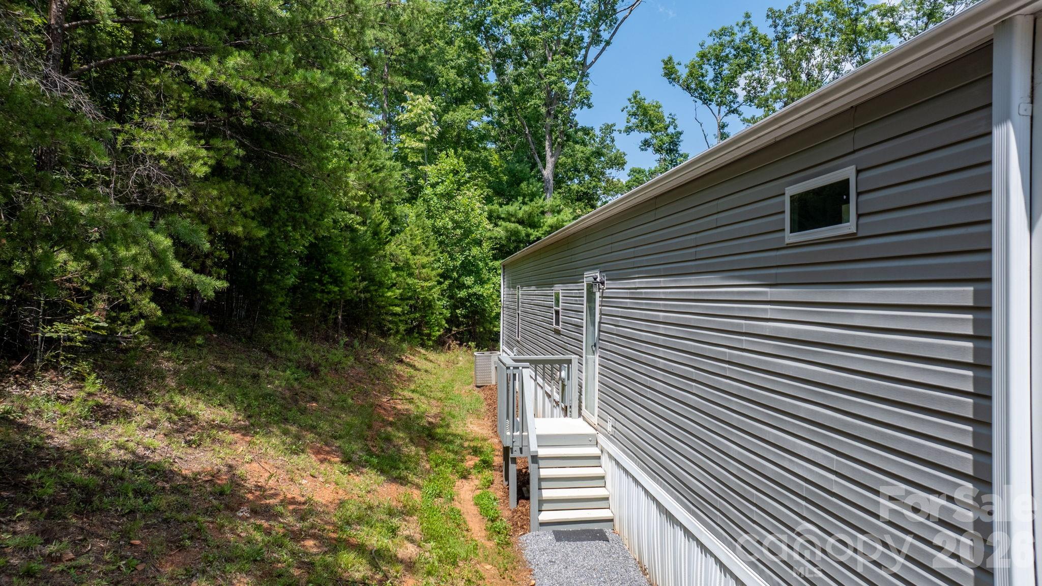 2876 Burma Road E — Nebo