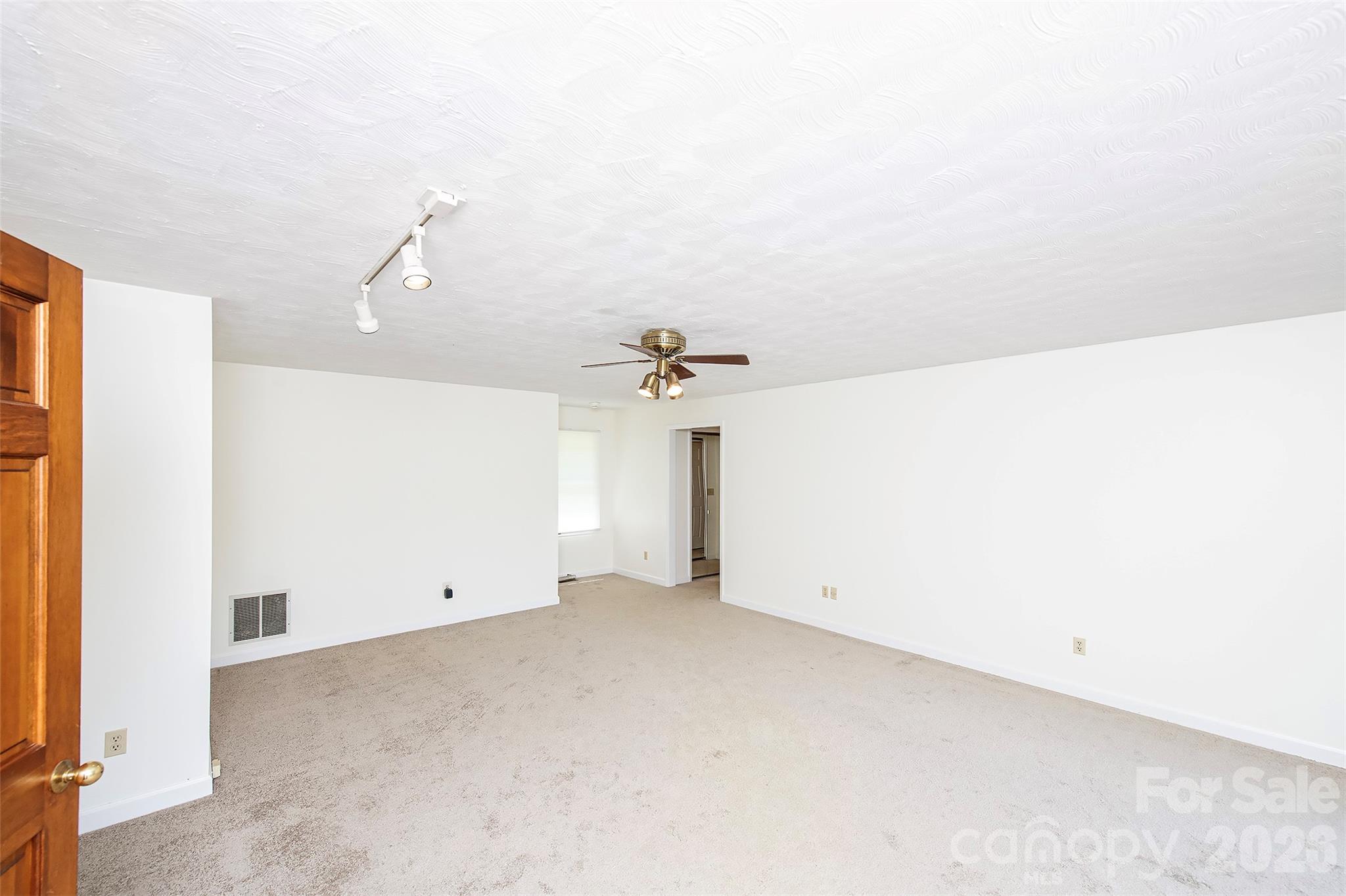 15722 Rhinehill Road — Charlotte